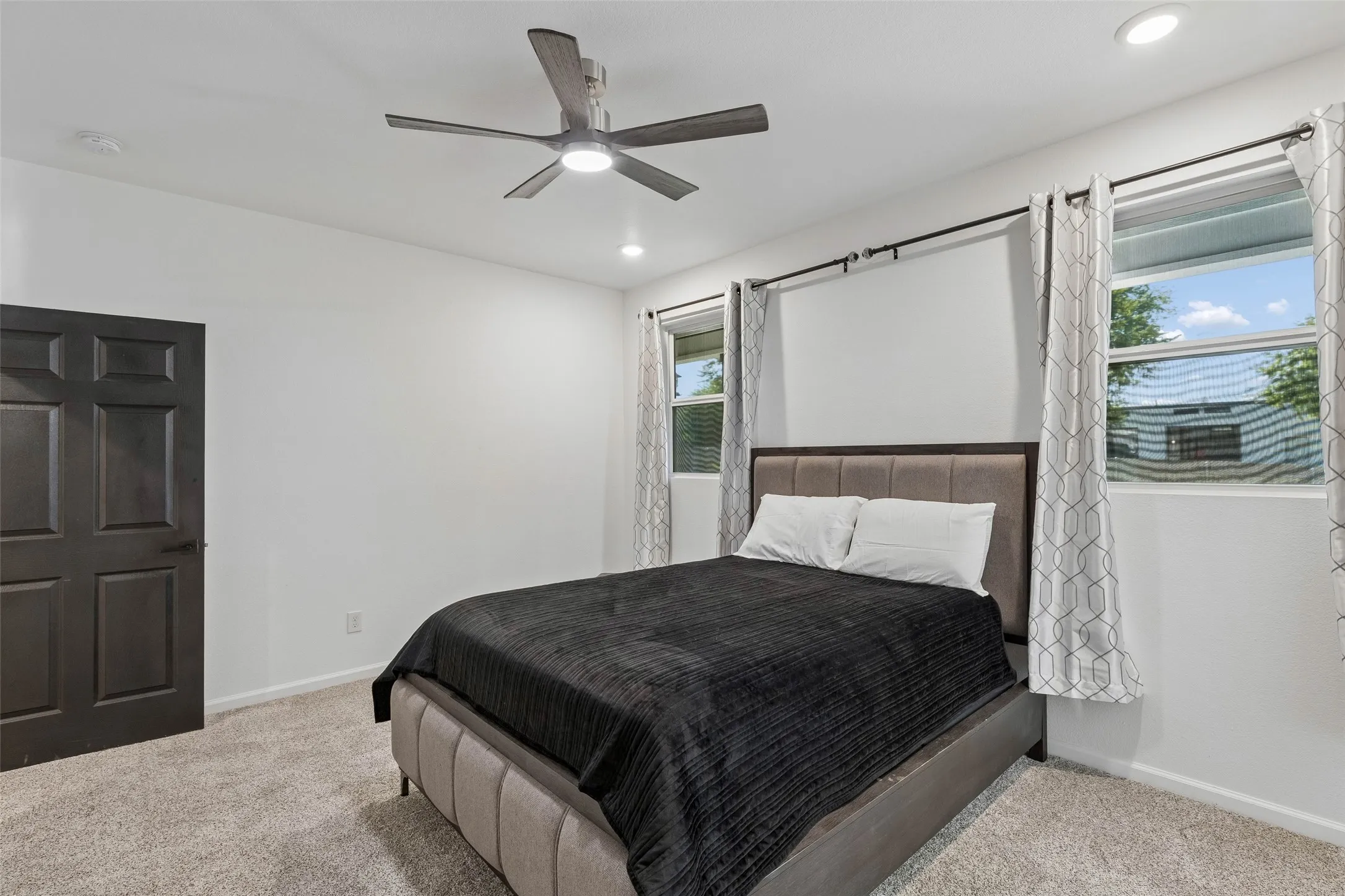Single Family Residence For Sale in Tarrant County , 5404 Harrys Place, Fort Worth, Texas 76126, 4 Bedroom, 3 Bathroom, 2 Garage spaces, 2,525 Sqft, built in 2021, mls#21388851, Real Estate Agent in Fort Worth, Homes For Sale in Tarrant county, Homes For Sale in Fort Worth, Realtor in Fort Worth Texas, Real Estate Brokerage Independent Realty Texas, Luminita Cordes Realtor