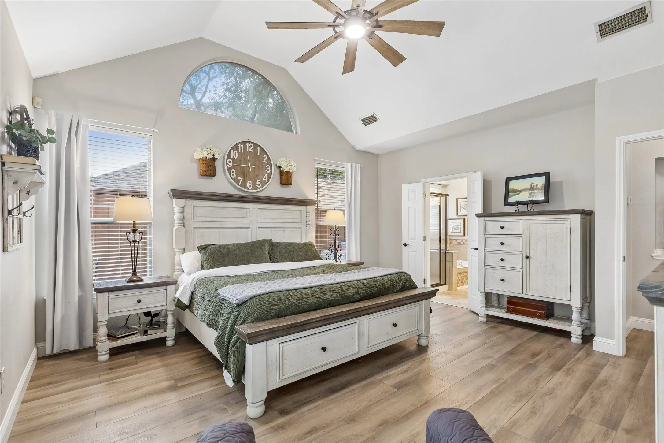 Single Family Residence For Sale in Dallas County , 7914 Kings Court, Rowlett, Texas 75089, 4 Bedroom, 3 Bathroom, 2 Garage spaces, 2,812 Sqft, built in 1999, mls#21390215, Real Estate Agent in Rowlett, Homes For Sale in Dallas county, Homes For Sale in Rowlett, Realtor in Rowlett Texas, Real Estate Brokerage Independent Realty Texas, Luminita Cordes Realtor