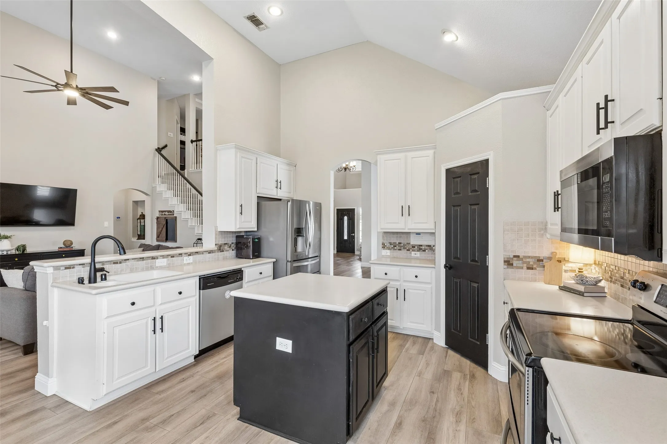 Single Family Residence For Sale in Dallas County , 7914 Kings Court, Rowlett, Texas 75089, 4 Bedroom, 3 Bathroom, 2 Garage spaces, 2,812 Sqft, built in 1999, mls#21390215, Real Estate Agent in Rowlett, Homes For Sale in Dallas county, Homes For Sale in Rowlett, Realtor in Rowlett Texas, Real Estate Brokerage Independent Realty Texas, Luminita Cordes Realtor