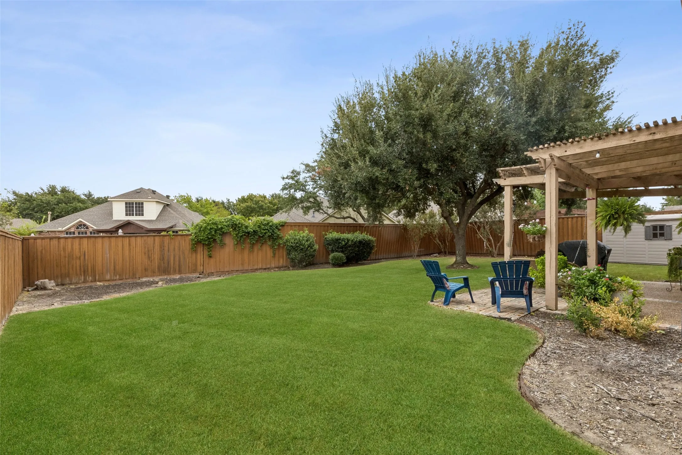 Single Family Residence For Sale in Dallas County , 7914 Kings Court, Rowlett, Texas 75089, 4 Bedroom, 3 Bathroom, 2 Garage spaces, 2,812 Sqft, built in 1999, mls#21390215, Real Estate Agent in Rowlett, Homes For Sale in Dallas county, Homes For Sale in Rowlett, Realtor in Rowlett Texas, Real Estate Brokerage Independent Realty Texas, Luminita Cordes Realtor