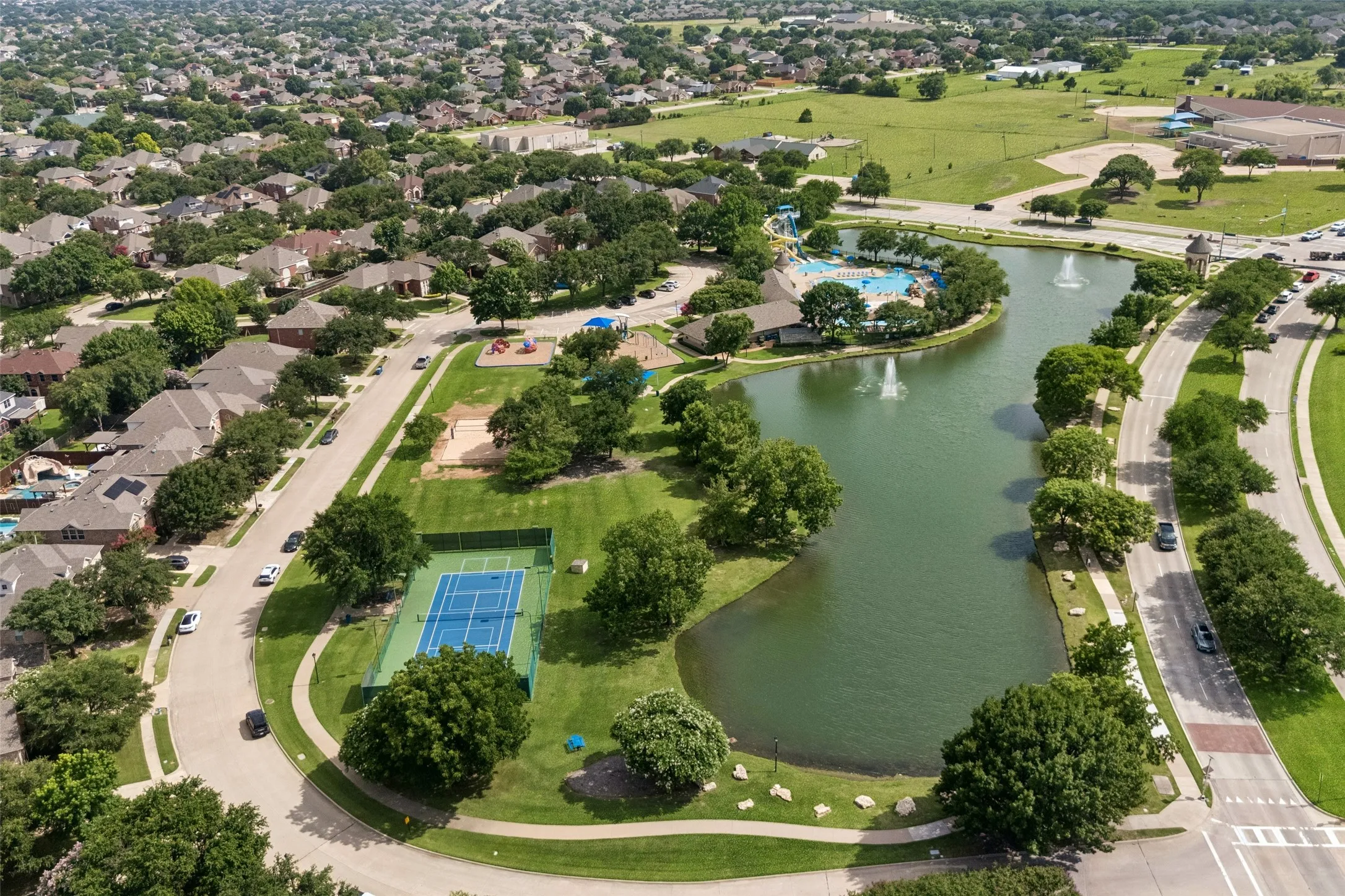 Single Family Residence For Sale in Dallas County , 7914 Kings Court, Rowlett, Texas 75089, 4 Bedroom, 3 Bathroom, 2 Garage spaces, 2,812 Sqft, built in 1999, mls#21390215, Real Estate Agent in Rowlett, Homes For Sale in Dallas county, Homes For Sale in Rowlett, Realtor in Rowlett Texas, Real Estate Brokerage Independent Realty Texas, Luminita Cordes Realtor