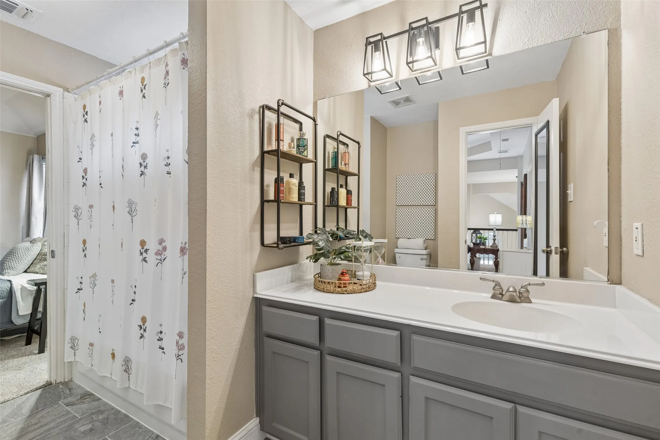 Single Family Residence For Sale in Dallas County , 7914 Kings Court, Rowlett, Texas 75089, 4 Bedroom, 3 Bathroom, 2 Garage spaces, 2,812 Sqft, built in 1999, mls#21390215, Real Estate Agent in Rowlett, Homes For Sale in Dallas county, Homes For Sale in Rowlett, Realtor in Rowlett Texas, Real Estate Brokerage Independent Realty Texas, Luminita Cordes Realtor