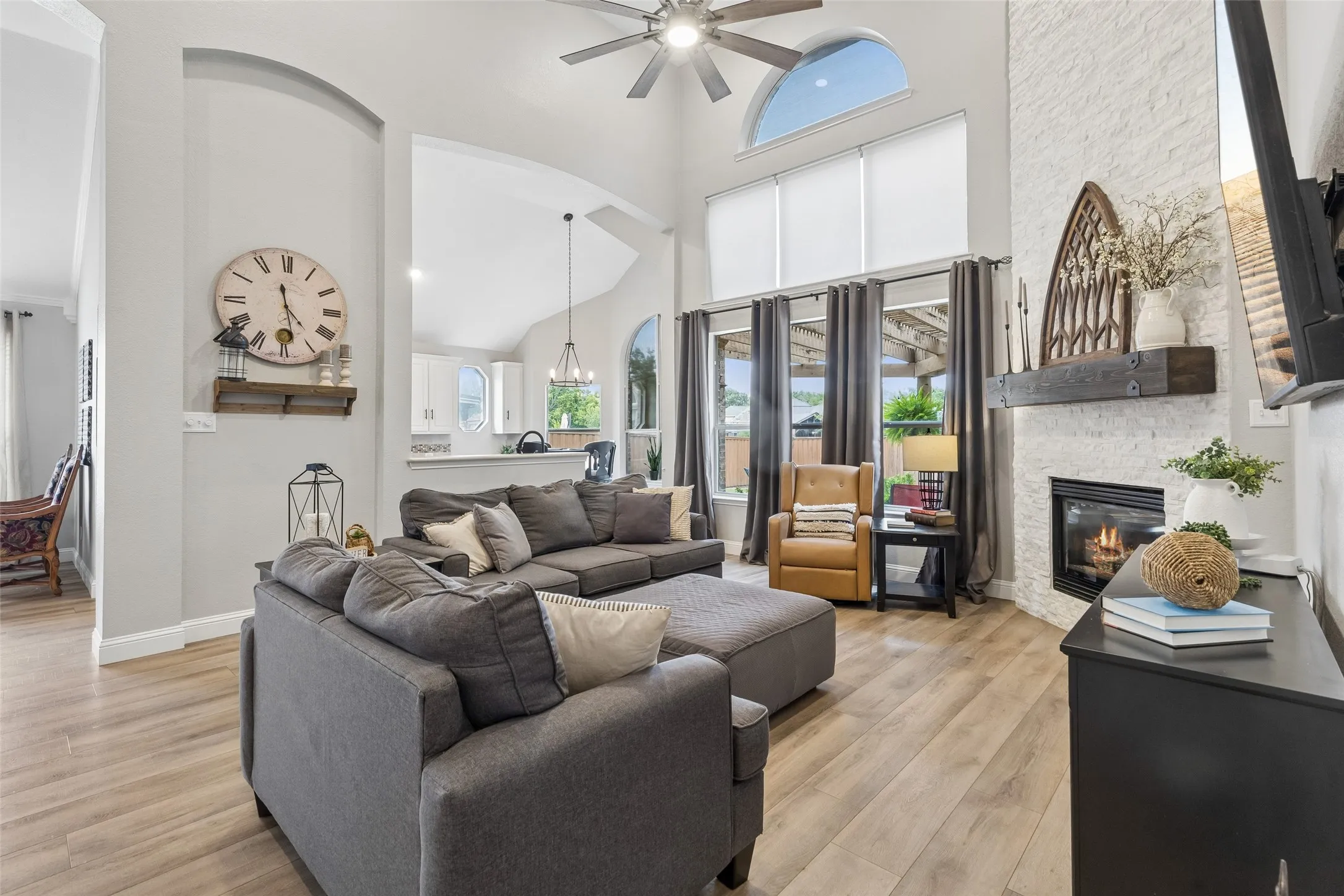 Single Family Residence For Sale in Dallas County , 7914 Kings Court, Rowlett, Texas 75089, 4 Bedroom, 3 Bathroom, 2 Garage spaces, 2,812 Sqft, built in 1999, mls#21390215, Real Estate Agent in Rowlett, Homes For Sale in Dallas county, Homes For Sale in Rowlett, Realtor in Rowlett Texas, Real Estate Brokerage Independent Realty Texas, Luminita Cordes Realtor