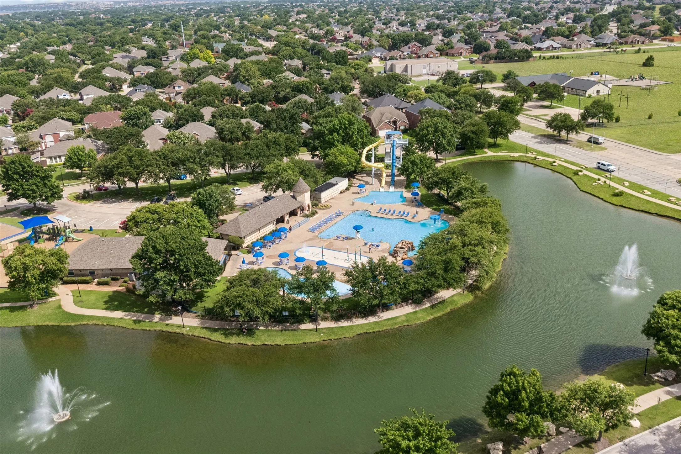 Single Family Residence For Sale in Dallas County , 7914 Kings Court, Rowlett, Texas 75089, 4 Bedroom, 3 Bathroom, 2 Garage spaces, 2,812 Sqft, built in 1999, mls#21390215, Real Estate Agent in Rowlett, Homes For Sale in Dallas county, Homes For Sale in Rowlett, Realtor in Rowlett Texas, Real Estate Brokerage Independent Realty Texas, Luminita Cordes Realtor