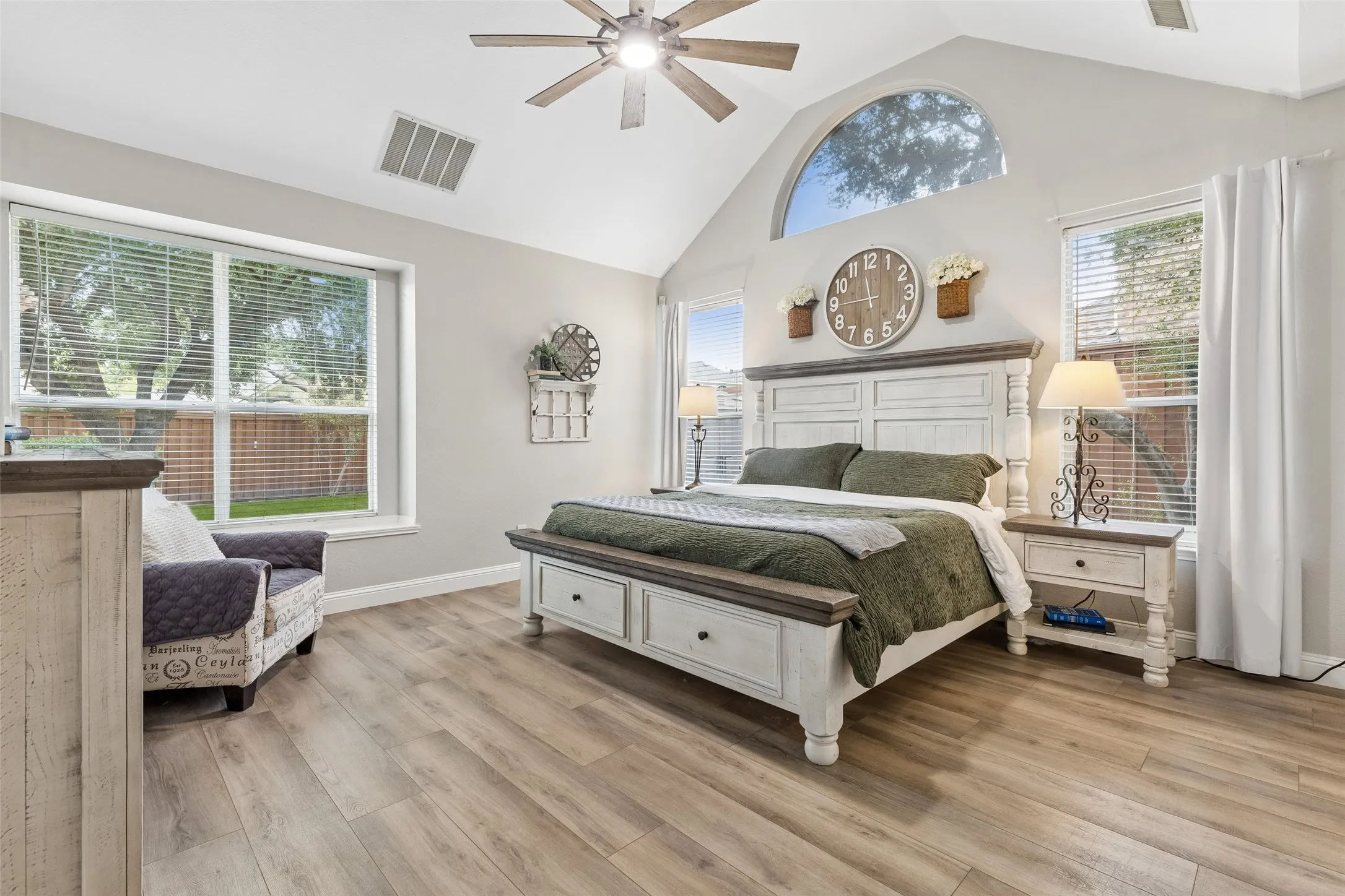 Single Family Residence For Sale in Dallas County , 7914 Kings Court, Rowlett, Texas 75089, 4 Bedroom, 3 Bathroom, 2 Garage spaces, 2,812 Sqft, built in 1999, mls#21390215, Real Estate Agent in Rowlett, Homes For Sale in Dallas county, Homes For Sale in Rowlett, Realtor in Rowlett Texas, Real Estate Brokerage Independent Realty Texas, Luminita Cordes Realtor