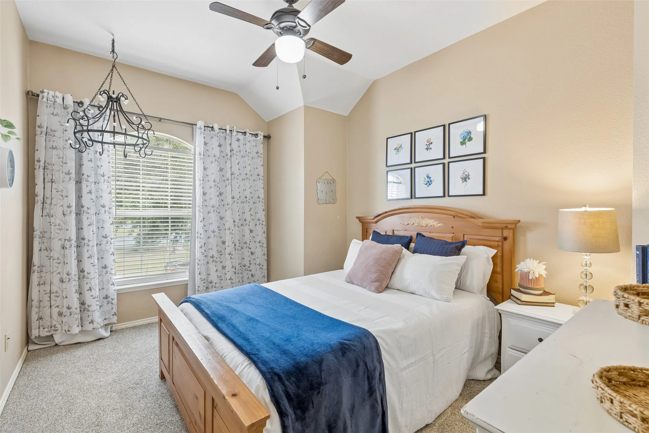 Single Family Residence For Sale in Dallas County , 7914 Kings Court, Rowlett, Texas 75089, 4 Bedroom, 3 Bathroom, 2 Garage spaces, 2,812 Sqft, built in 1999, mls#21390215, Real Estate Agent in Rowlett, Homes For Sale in Dallas county, Homes For Sale in Rowlett, Realtor in Rowlett Texas, Real Estate Brokerage Independent Realty Texas, Luminita Cordes Realtor