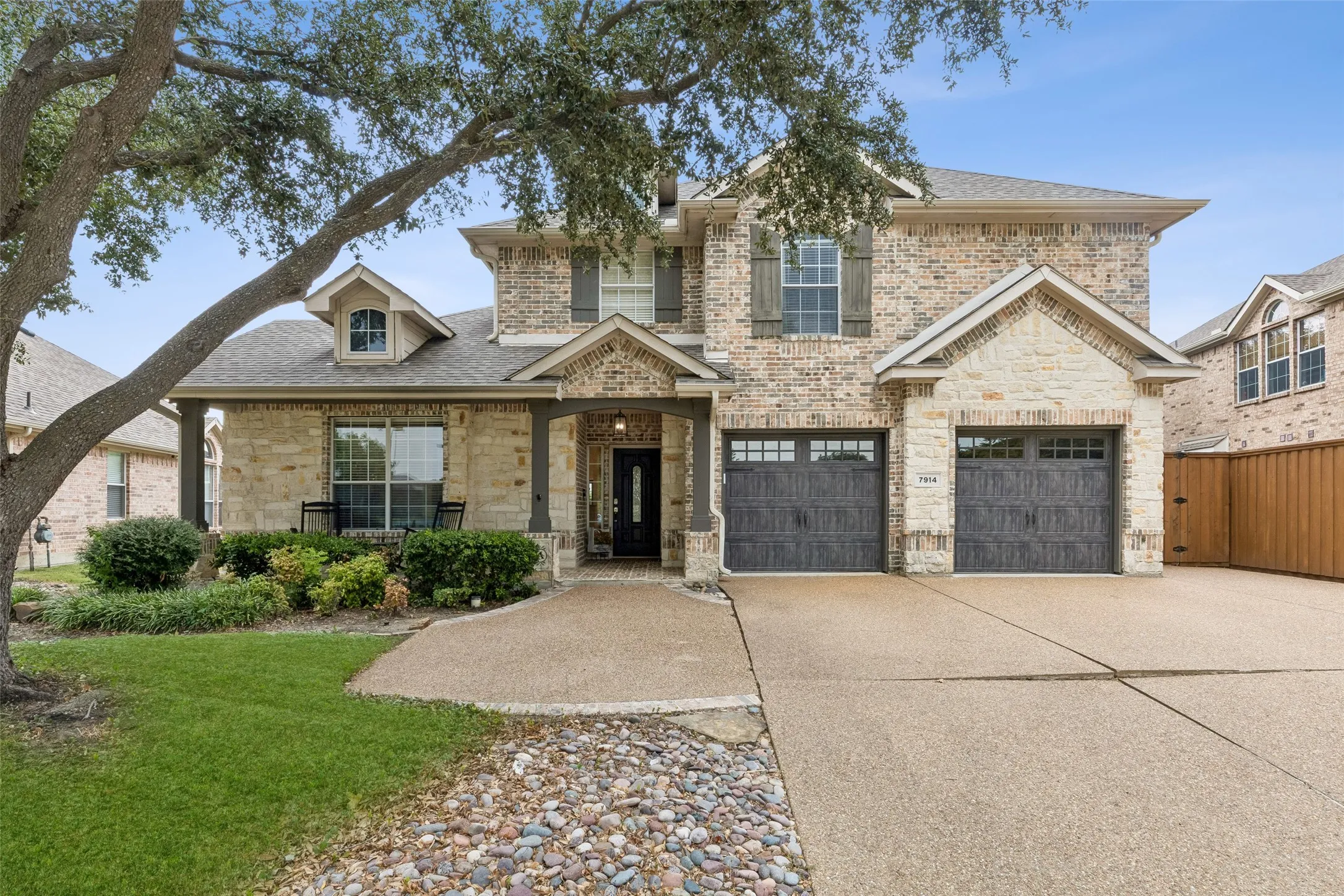 Single Family Residence For Sale in Dallas County , 7914 Kings Court, Rowlett, Texas 75089, 4 Bedroom, 3 Bathroom, 2 Garage spaces, 2,812 Sqft, built in 1999, mls#21390215, Real Estate Agent in Rowlett, Homes For Sale in Dallas county, Homes For Sale in Rowlett, Realtor in Rowlett Texas, Real Estate Brokerage Independent Realty Texas, Luminita Cordes Realtor