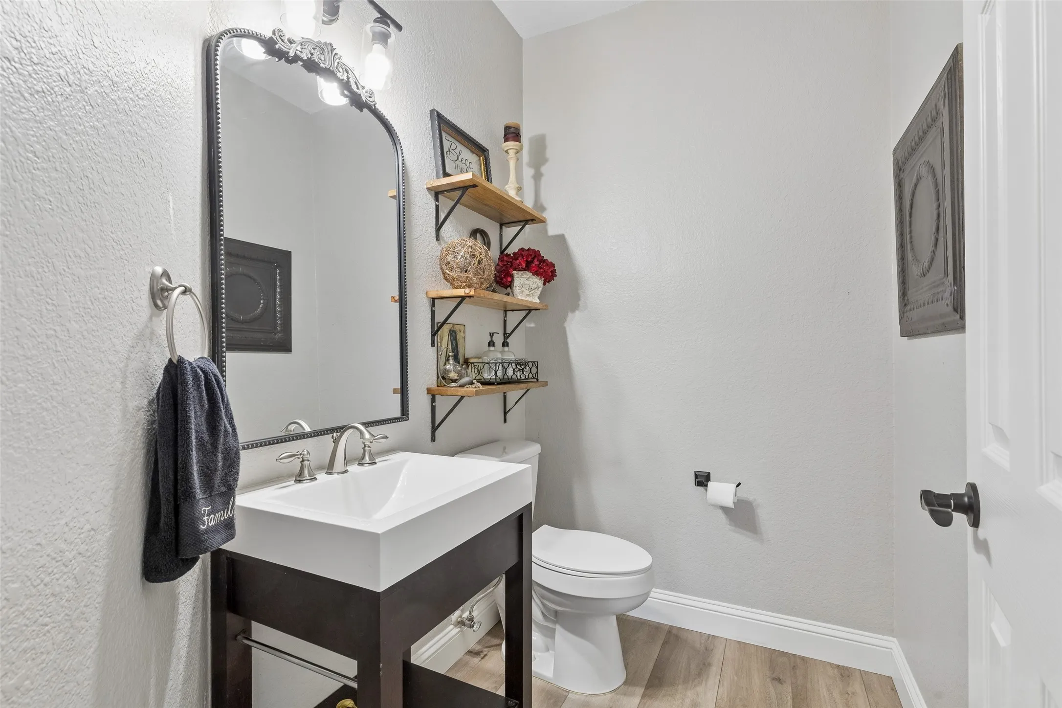 Single Family Residence For Sale in Dallas County , 7914 Kings Court, Rowlett, Texas 75089, 4 Bedroom, 3 Bathroom, 2 Garage spaces, 2,812 Sqft, built in 1999, mls#21390215, Real Estate Agent in Rowlett, Homes For Sale in Dallas county, Homes For Sale in Rowlett, Realtor in Rowlett Texas, Real Estate Brokerage Independent Realty Texas, Luminita Cordes Realtor