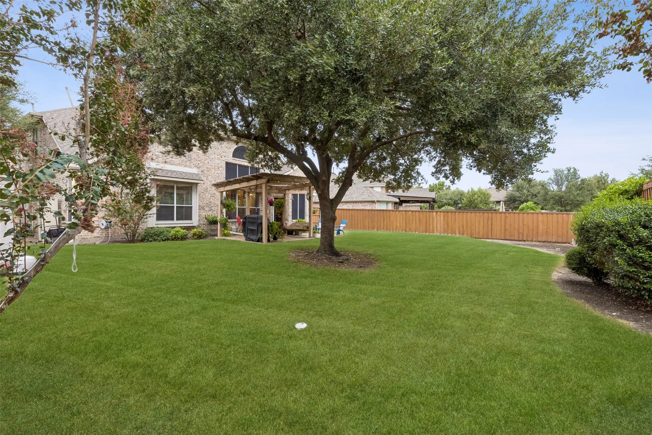 Single Family Residence For Sale in Dallas County , 7914 Kings Court, Rowlett, Texas 75089, 4 Bedroom, 3 Bathroom, 2 Garage spaces, 2,812 Sqft, built in 1999, mls#21390215, Real Estate Agent in Rowlett, Homes For Sale in Dallas county, Homes For Sale in Rowlett, Realtor in Rowlett Texas, Real Estate Brokerage Independent Realty Texas, Luminita Cordes Realtor