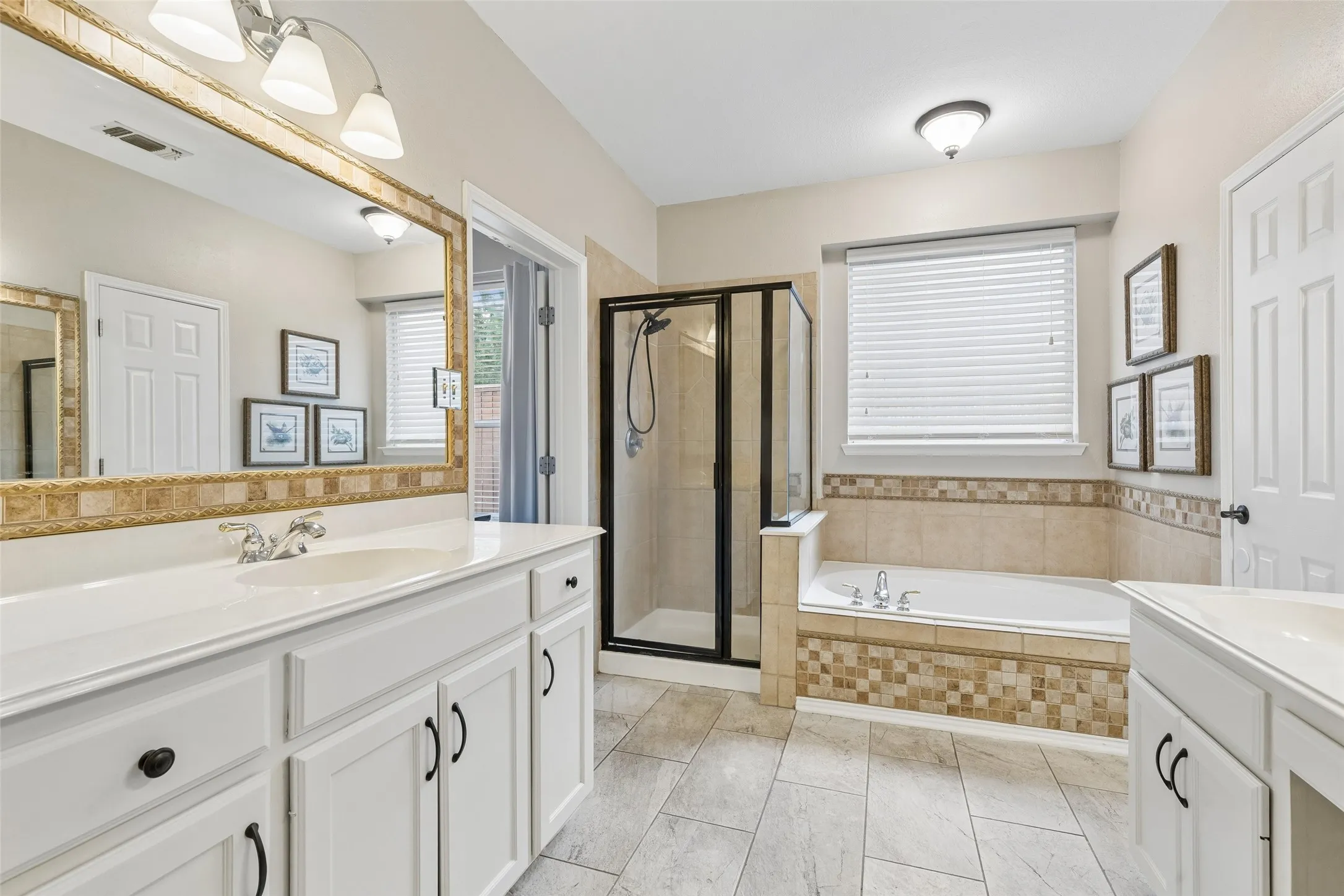 Single Family Residence For Sale in Dallas County , 7914 Kings Court, Rowlett, Texas 75089, 4 Bedroom, 3 Bathroom, 2 Garage spaces, 2,812 Sqft, built in 1999, mls#21390215, Real Estate Agent in Rowlett, Homes For Sale in Dallas county, Homes For Sale in Rowlett, Realtor in Rowlett Texas, Real Estate Brokerage Independent Realty Texas, Luminita Cordes Realtor