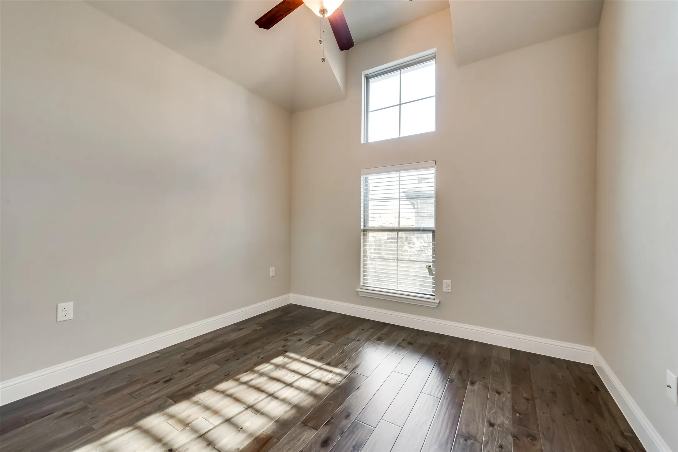 Townhouse For Rent in Tarrant County , 915 Birds Fort Trail, Arlington, Texas 76005, 3 Bedroom, 2 Bathroom, 2 Garage spaces, 1,756 Sqft, built in 2017, mls#21391506, Real Estate Agent in Arlington, Homes For Rent in Tarrant county, Homes For Rent in Arlington, Realtor in Arlington Texas, Real Estate Brokerage Independent Realty Texas, Luminita Cordes Realtor
