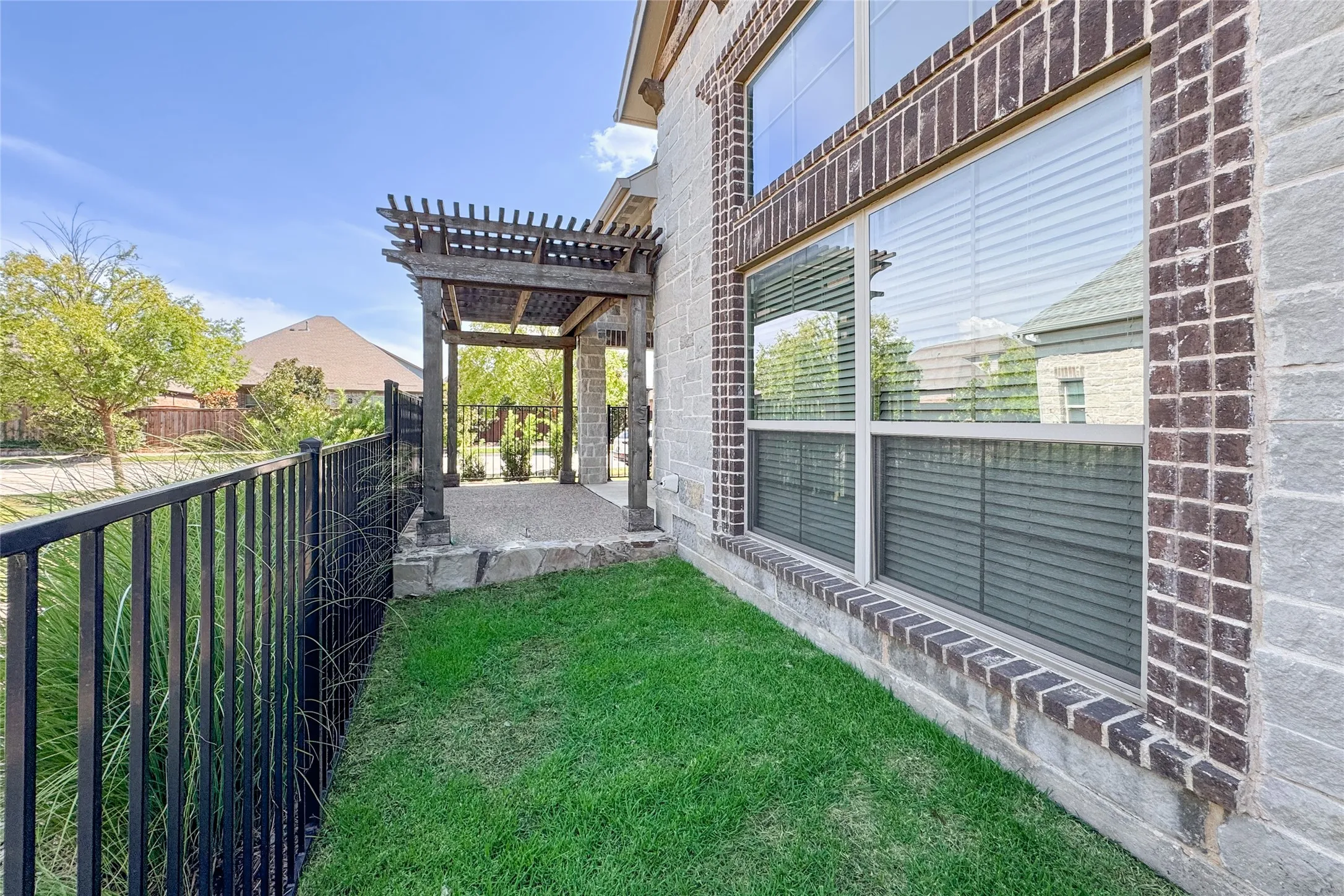 Townhouse For Rent in Tarrant County , 915 Birds Fort Trail, Arlington, Texas 76005, 3 Bedroom, 2 Bathroom, 2 Garage spaces, 1,756 Sqft, built in 2017, mls#21391506, Real Estate Agent in Arlington, Homes For Rent in Tarrant county, Homes For Rent in Arlington, Realtor in Arlington Texas, Real Estate Brokerage Independent Realty Texas, Luminita Cordes Realtor