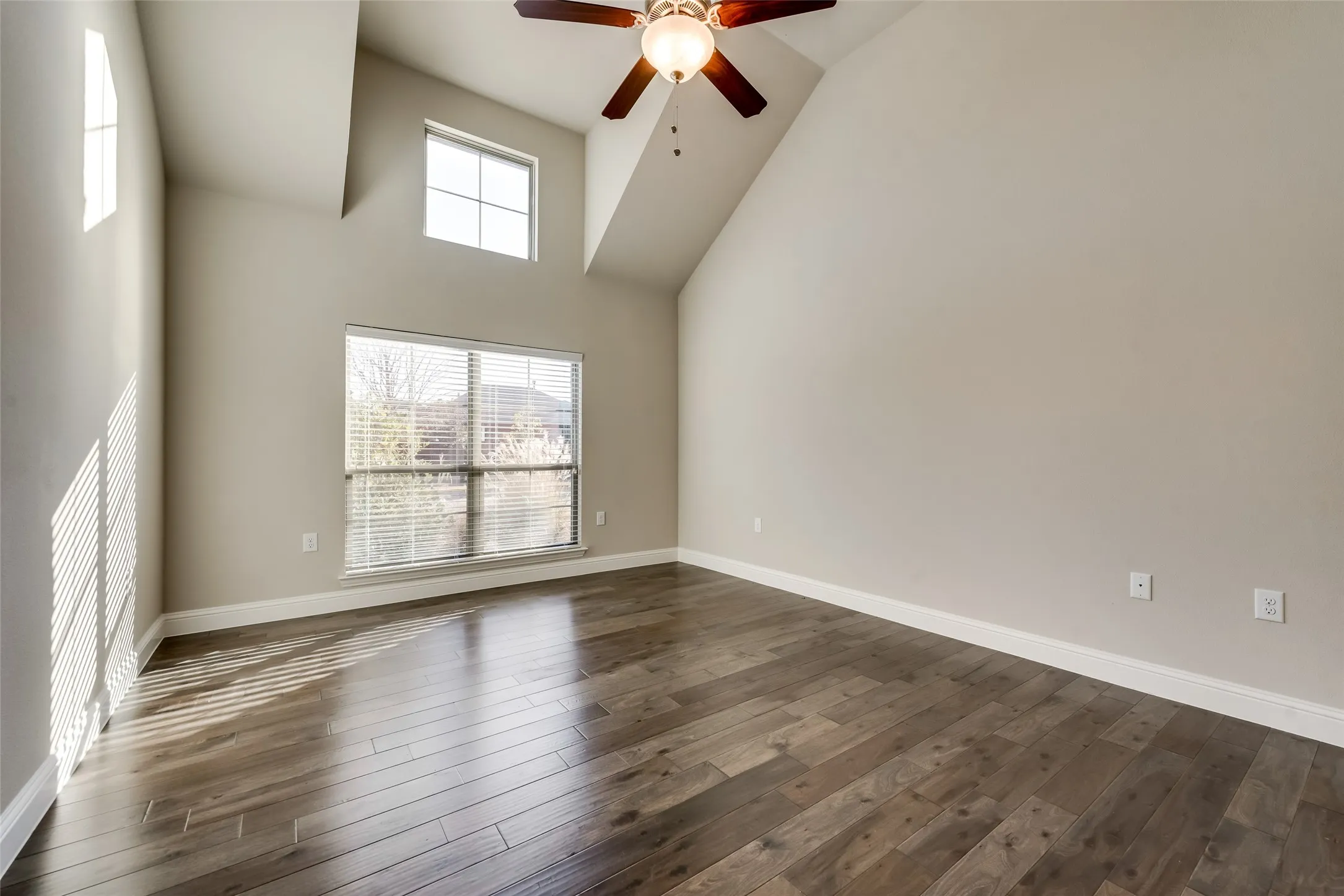 Townhouse For Rent in Tarrant County , 915 Birds Fort Trail, Arlington, Texas 76005, 3 Bedroom, 2 Bathroom, 2 Garage spaces, 1,756 Sqft, built in 2017, mls#21391506, Real Estate Agent in Arlington, Homes For Rent in Tarrant county, Homes For Rent in Arlington, Realtor in Arlington Texas, Real Estate Brokerage Independent Realty Texas, Luminita Cordes Realtor