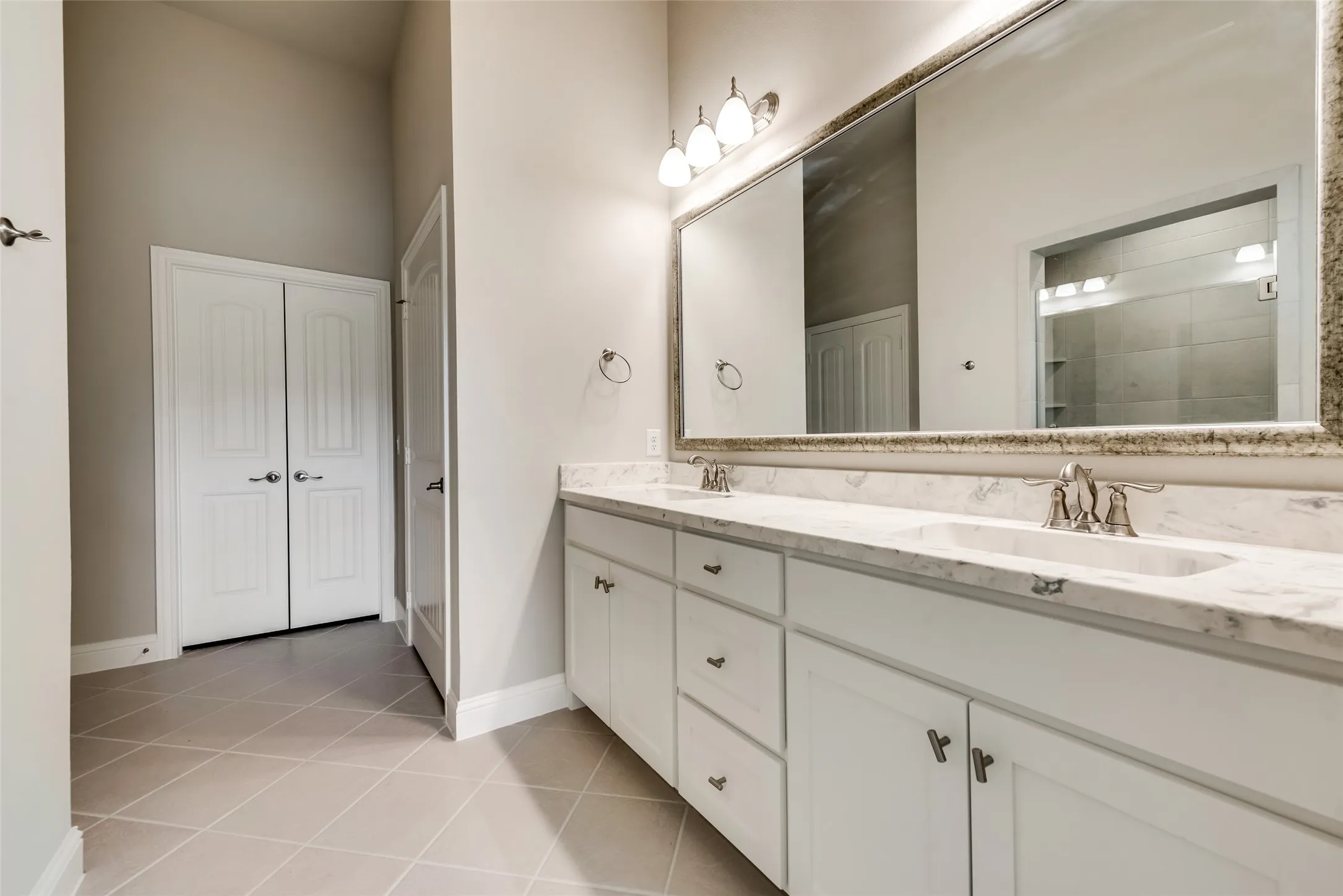 Townhouse For Rent in Tarrant County , 915 Birds Fort Trail, Arlington, Texas 76005, 3 Bedroom, 2 Bathroom, 2 Garage spaces, 1,756 Sqft, built in 2017, mls#21391506, Real Estate Agent in Arlington, Homes For Rent in Tarrant county, Homes For Rent in Arlington, Realtor in Arlington Texas, Real Estate Brokerage Independent Realty Texas, Luminita Cordes Realtor