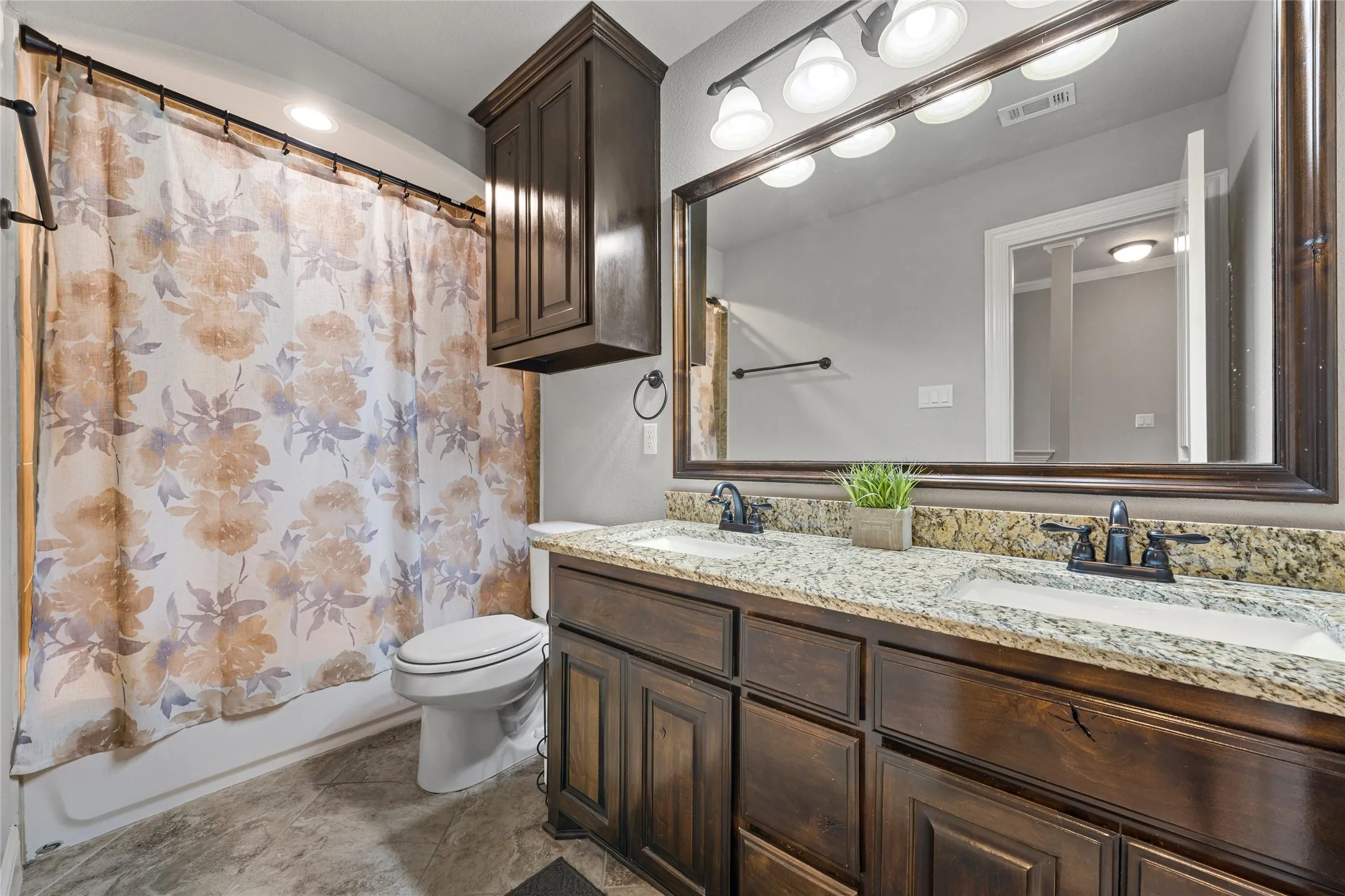 Single Family Residence For Sale in Mc Lennan County , 2109 Therese, Waco, Texas 76712, 5 Bedroom, 3 Bathroom, 2 Garage spaces, 2,889 Sqft, built in 2016, mls#21393744, Real Estate Agent in Waco, Homes For Sale in Mc Lennan county, Homes For Sale in Waco, Realtor in Waco Texas, Real Estate Brokerage Independent Realty Texas, Luminita Cordes Realtor