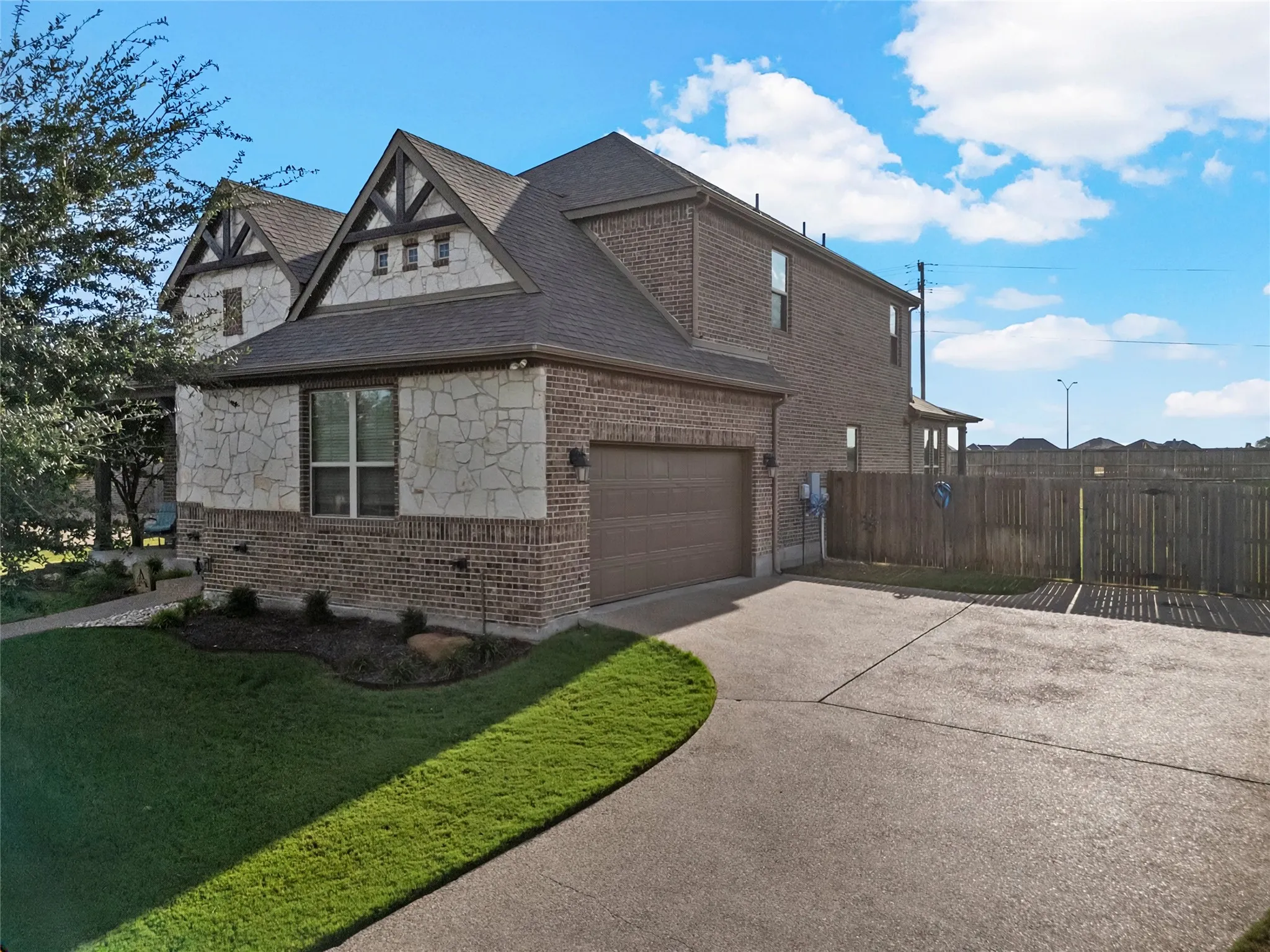 Single Family Residence For Sale in Mc Lennan County , 2109 Therese, Waco, Texas 76712, 5 Bedroom, 3 Bathroom, 2 Garage spaces, 2,889 Sqft, built in 2016, mls#21393744, Real Estate Agent in Waco, Homes For Sale in Mc Lennan county, Homes For Sale in Waco, Realtor in Waco Texas, Real Estate Brokerage Independent Realty Texas, Luminita Cordes Realtor