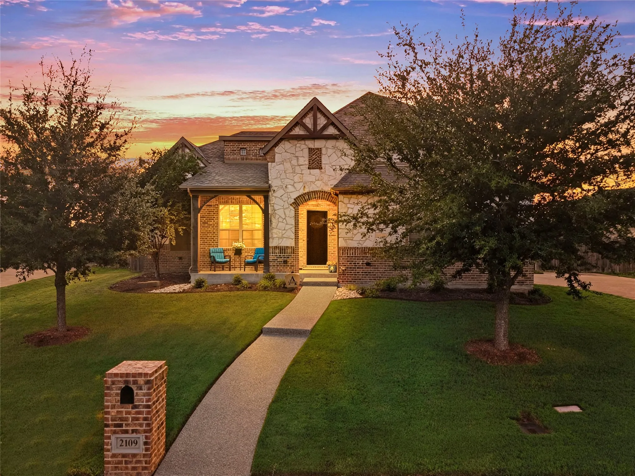 Single Family Residence For Sale in Mc Lennan County , 2109 Therese, Waco, Texas 76712, 5 Bedroom, 3 Bathroom, 2 Garage spaces, 2,889 Sqft, built in 2016, mls#21393744, Real Estate Agent in Waco, Homes For Sale in Mc Lennan county, Homes For Sale in Waco, Realtor in Waco Texas, Real Estate Brokerage Independent Realty Texas, Luminita Cordes Realtor
