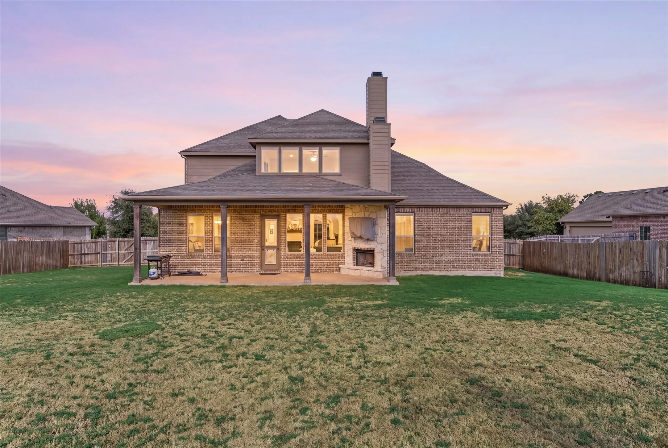 Single Family Residence For Sale in Mc Lennan County , 2109 Therese, Waco, Texas 76712, 5 Bedroom, 3 Bathroom, 2 Garage spaces, 2,889 Sqft, built in 2016, mls#21393744, Real Estate Agent in Waco, Homes For Sale in Mc Lennan county, Homes For Sale in Waco, Realtor in Waco Texas, Real Estate Brokerage Independent Realty Texas, Luminita Cordes Realtor