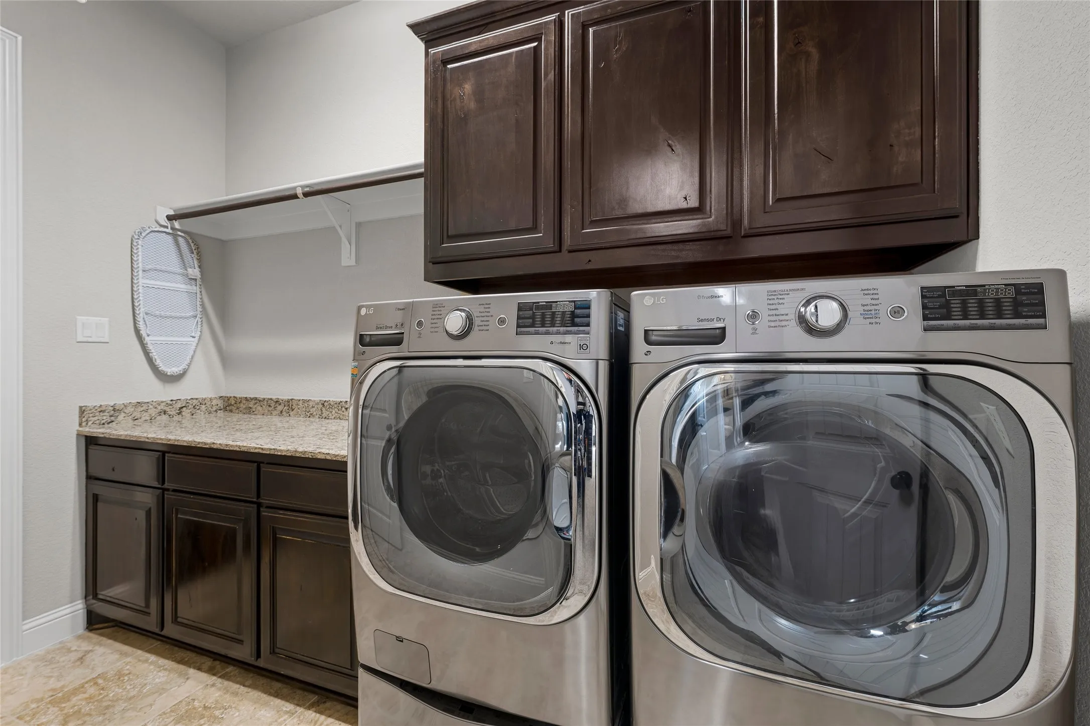 Single Family Residence For Sale in Mc Lennan County , 2109 Therese, Waco, Texas 76712, 5 Bedroom, 3 Bathroom, 2 Garage spaces, 2,889 Sqft, built in 2016, mls#21393744, Real Estate Agent in Waco, Homes For Sale in Mc Lennan county, Homes For Sale in Waco, Realtor in Waco Texas, Real Estate Brokerage Independent Realty Texas, Luminita Cordes Realtor