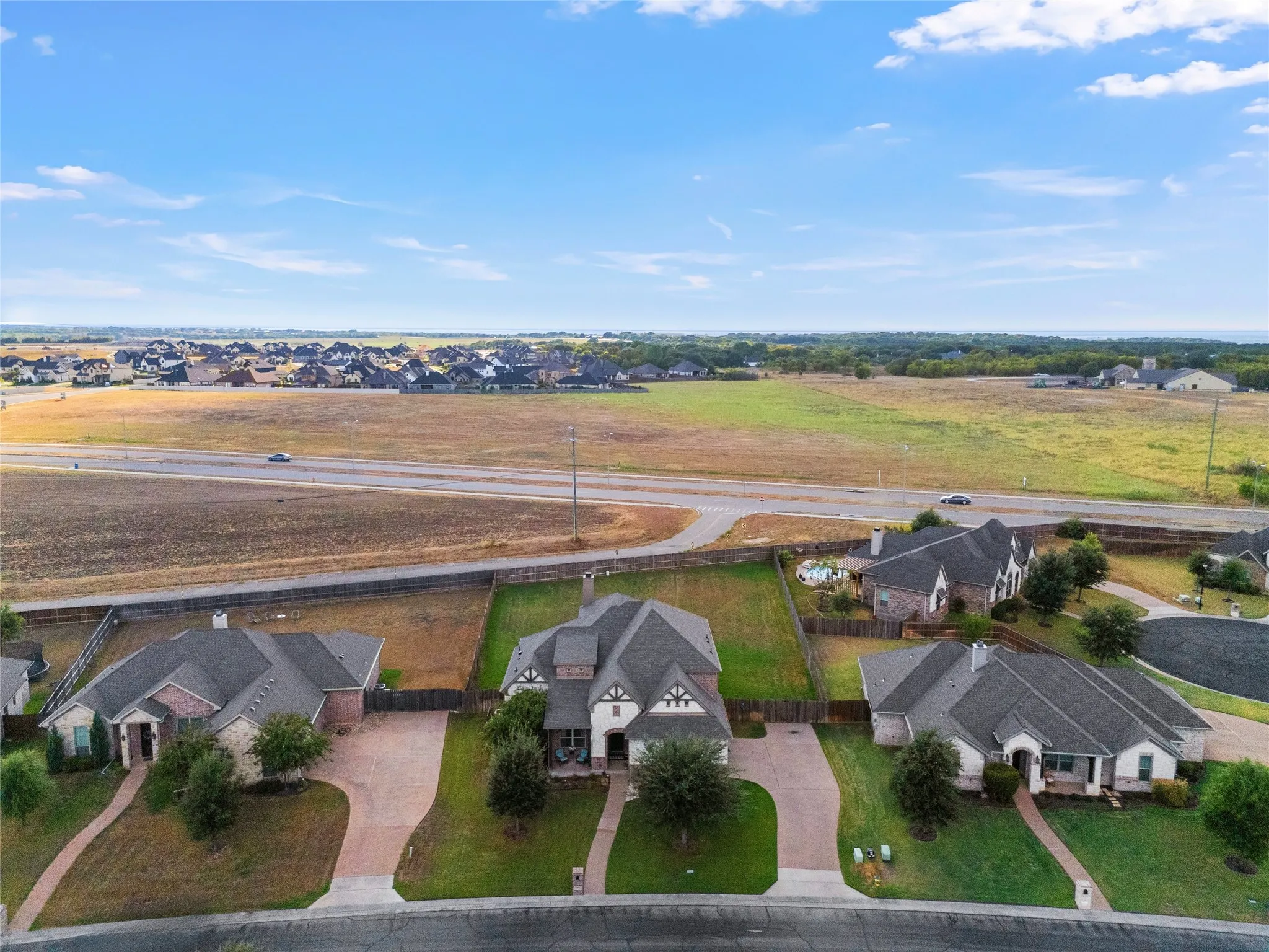 Single Family Residence For Sale in Mc Lennan County , 2109 Therese, Waco, Texas 76712, 5 Bedroom, 3 Bathroom, 2 Garage spaces, 2,889 Sqft, built in 2016, mls#21393744, Real Estate Agent in Waco, Homes For Sale in Mc Lennan county, Homes For Sale in Waco, Realtor in Waco Texas, Real Estate Brokerage Independent Realty Texas, Luminita Cordes Realtor