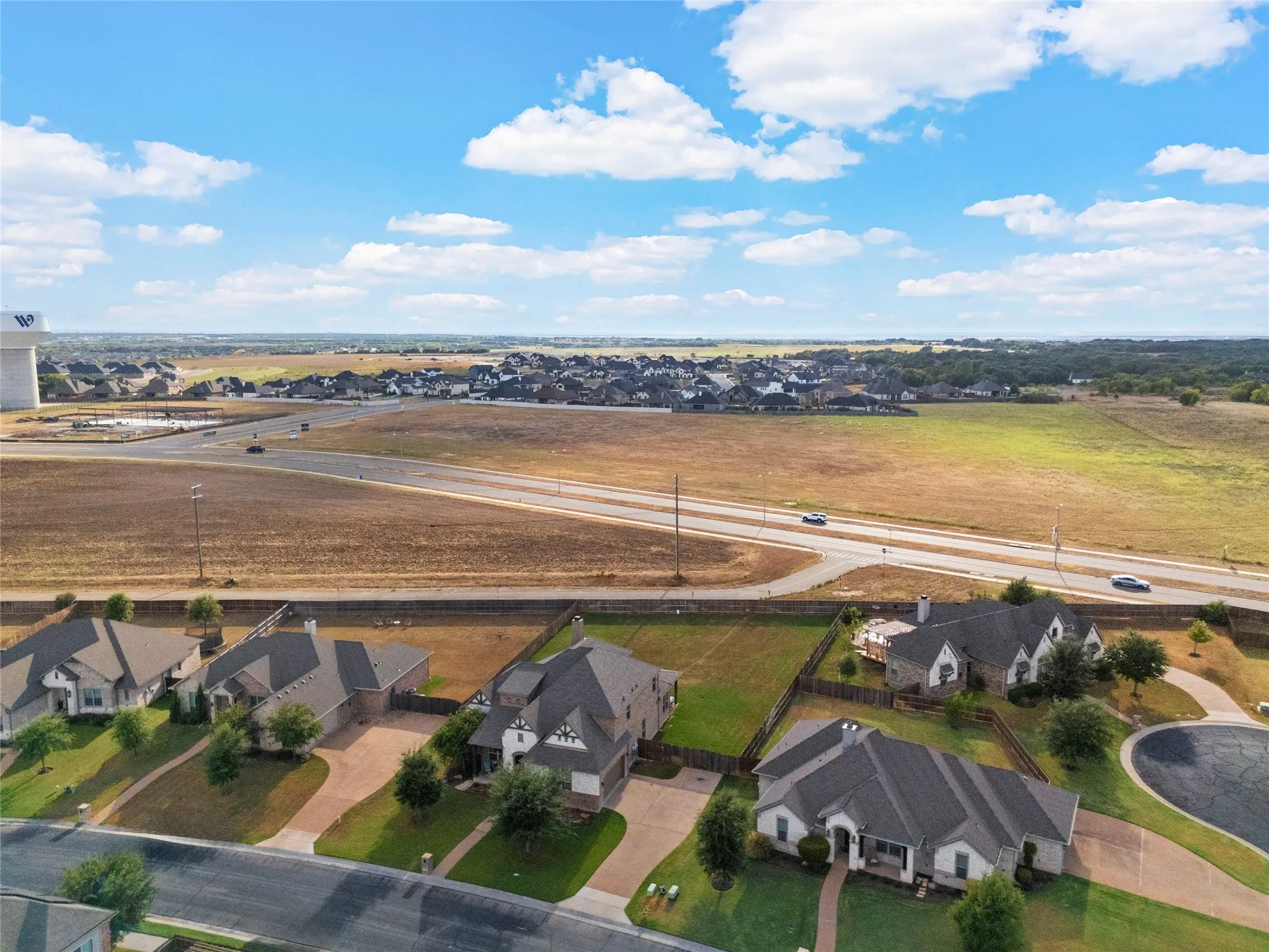 Single Family Residence For Sale in Mc Lennan County , 2109 Therese, Waco, Texas 76712, 5 Bedroom, 3 Bathroom, 2 Garage spaces, 2,889 Sqft, built in 2016, mls#21393744, Real Estate Agent in Waco, Homes For Sale in Mc Lennan county, Homes For Sale in Waco, Realtor in Waco Texas, Real Estate Brokerage Independent Realty Texas, Luminita Cordes Realtor