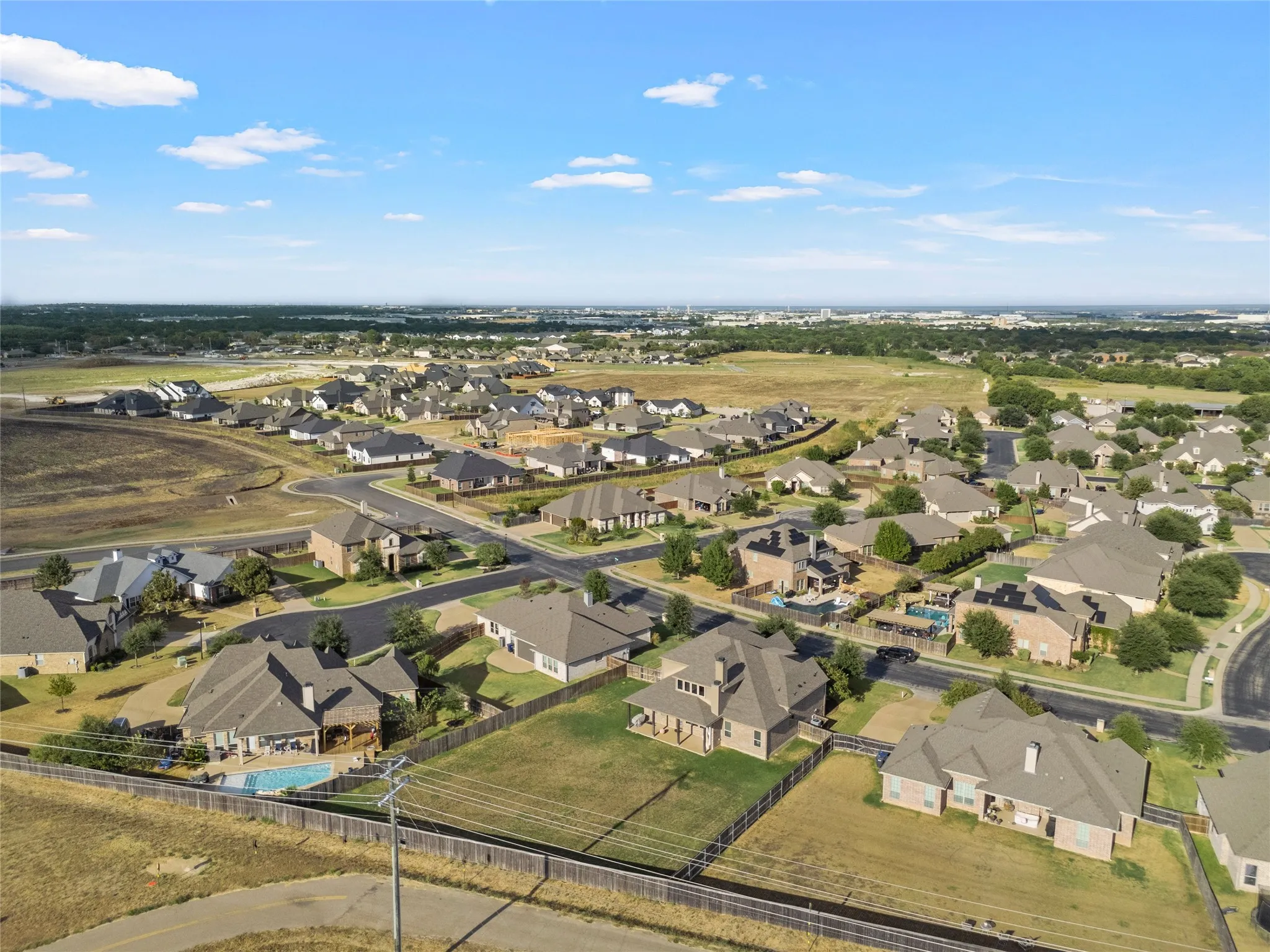 Single Family Residence For Sale in Mc Lennan County , 2109 Therese, Waco, Texas 76712, 5 Bedroom, 3 Bathroom, 2 Garage spaces, 2,889 Sqft, built in 2016, mls#21393744, Real Estate Agent in Waco, Homes For Sale in Mc Lennan county, Homes For Sale in Waco, Realtor in Waco Texas, Real Estate Brokerage Independent Realty Texas, Luminita Cordes Realtor