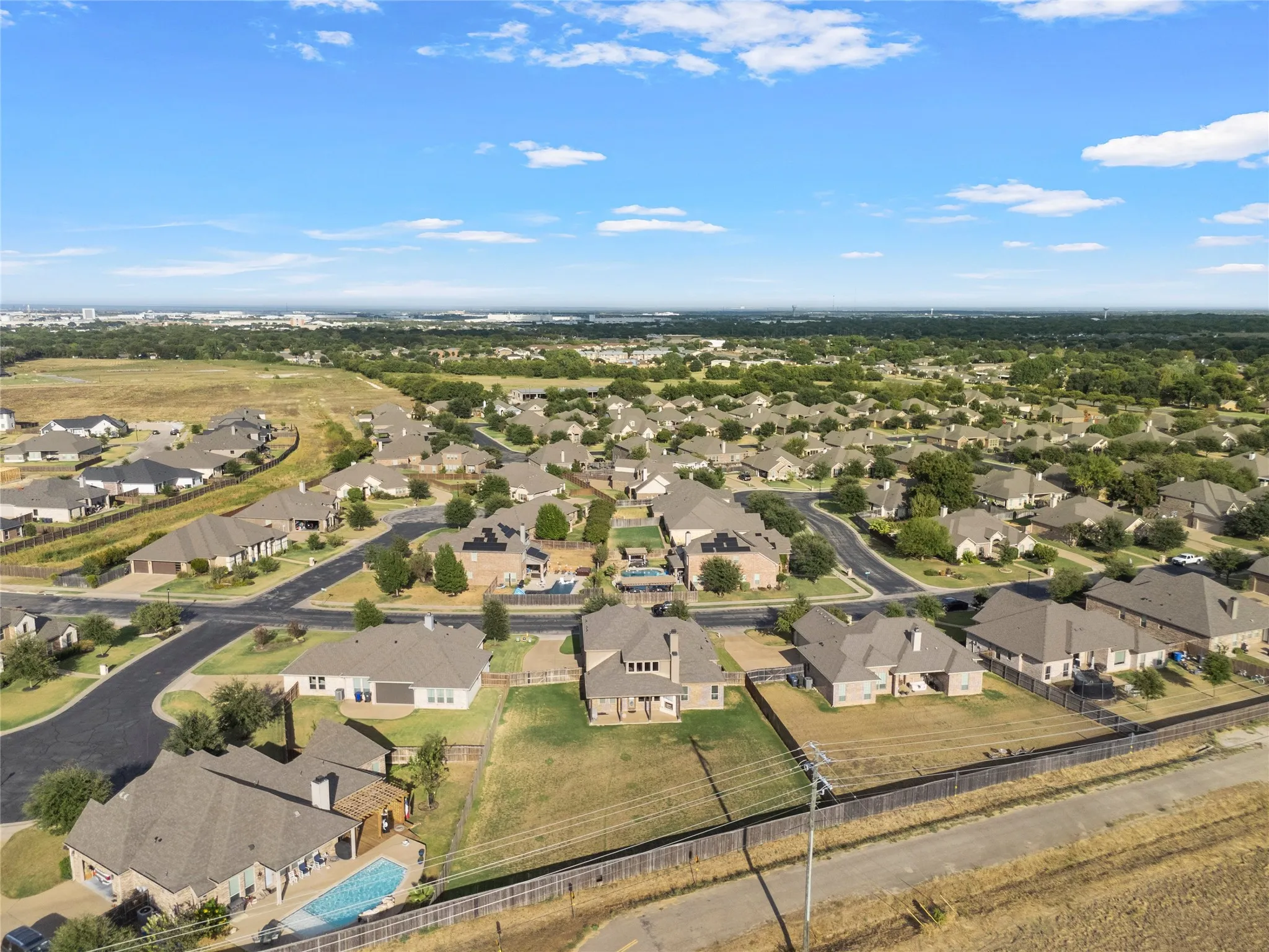 Single Family Residence For Sale in Mc Lennan County , 2109 Therese, Waco, Texas 76712, 5 Bedroom, 3 Bathroom, 2 Garage spaces, 2,889 Sqft, built in 2016, mls#21393744, Real Estate Agent in Waco, Homes For Sale in Mc Lennan county, Homes For Sale in Waco, Realtor in Waco Texas, Real Estate Brokerage Independent Realty Texas, Luminita Cordes Realtor