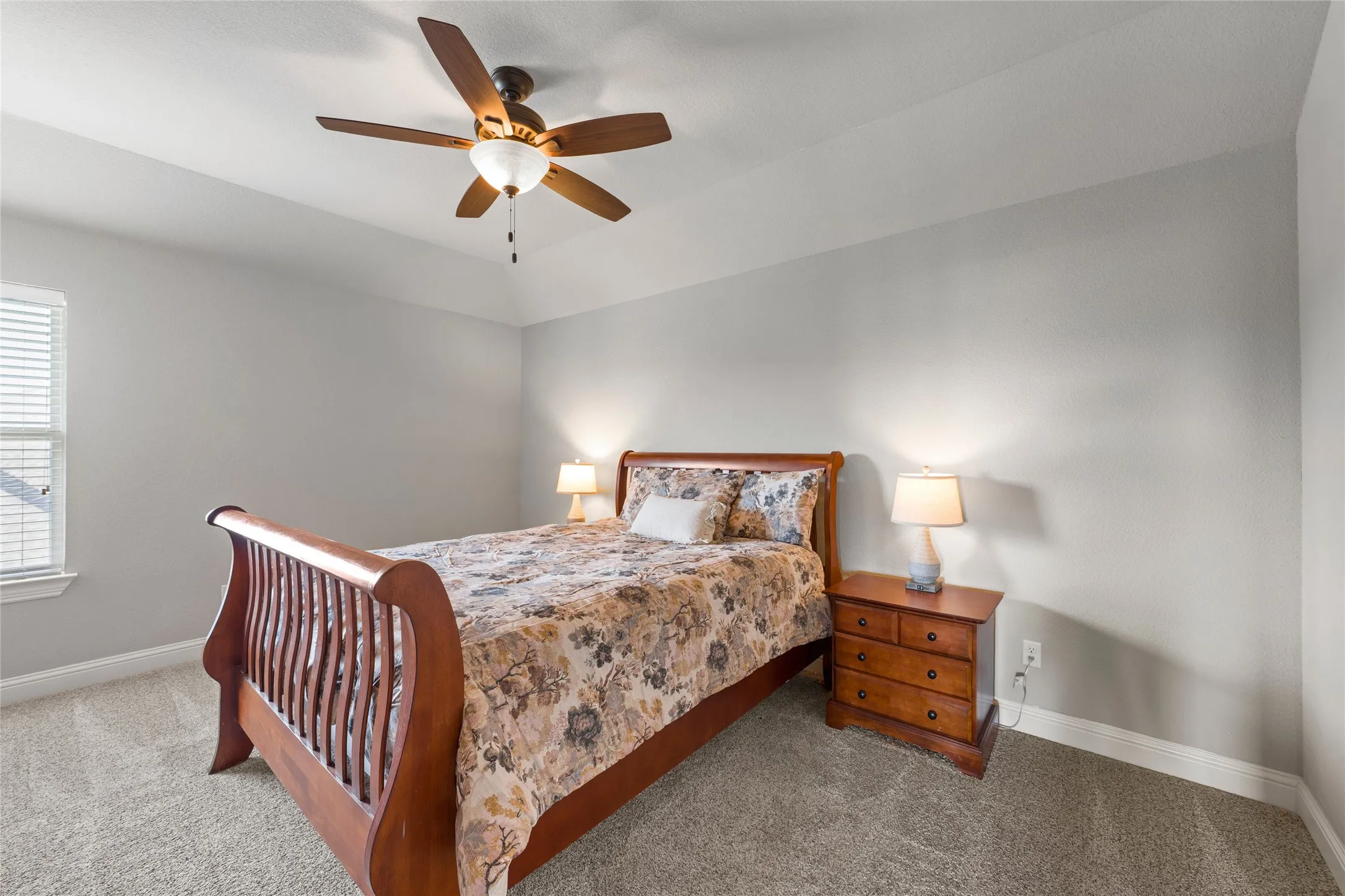 Single Family Residence For Sale in Mc Lennan County , 2109 Therese, Waco, Texas 76712, 5 Bedroom, 3 Bathroom, 2 Garage spaces, 2,889 Sqft, built in 2016, mls#21393744, Real Estate Agent in Waco, Homes For Sale in Mc Lennan county, Homes For Sale in Waco, Realtor in Waco Texas, Real Estate Brokerage Independent Realty Texas, Luminita Cordes Realtor