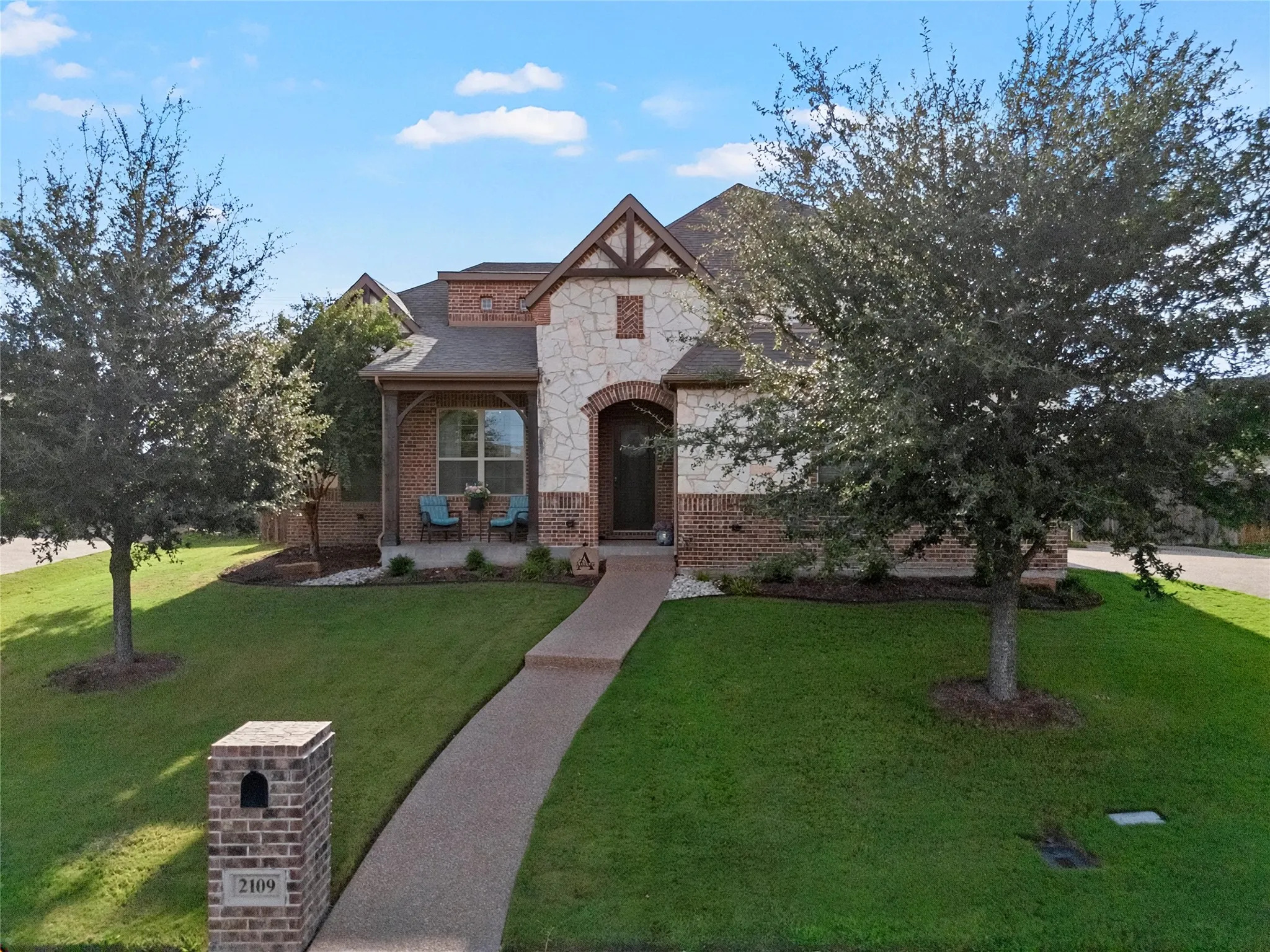 Single Family Residence For Sale in Mc Lennan County , 2109 Therese, Waco, Texas 76712, 5 Bedroom, 3 Bathroom, 2 Garage spaces, 2,889 Sqft, built in 2016, mls#21393744, Real Estate Agent in Waco, Homes For Sale in Mc Lennan county, Homes For Sale in Waco, Realtor in Waco Texas, Real Estate Brokerage Independent Realty Texas, Luminita Cordes Realtor