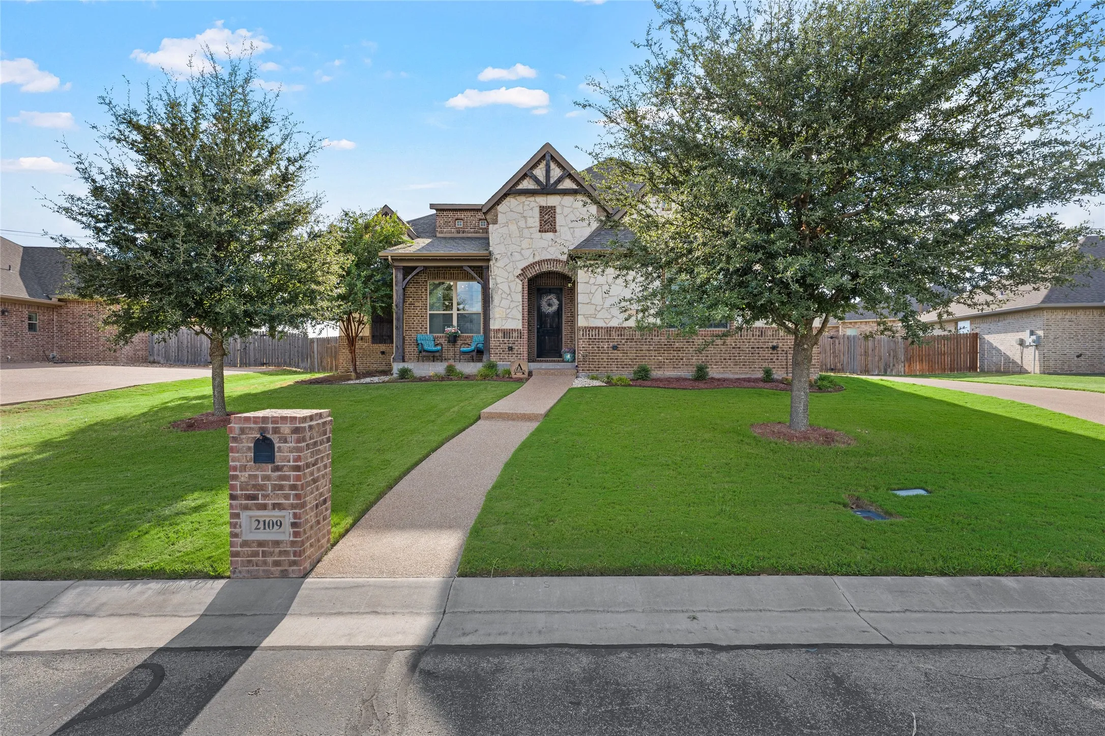 Single Family Residence For Sale in Mc Lennan County , 2109 Therese, Waco, Texas 76712, 5 Bedroom, 3 Bathroom, 2 Garage spaces, 2,889 Sqft, built in 2016, mls#21393744, Real Estate Agent in Waco, Homes For Sale in Mc Lennan county, Homes For Sale in Waco, Realtor in Waco Texas, Real Estate Brokerage Independent Realty Texas, Luminita Cordes Realtor