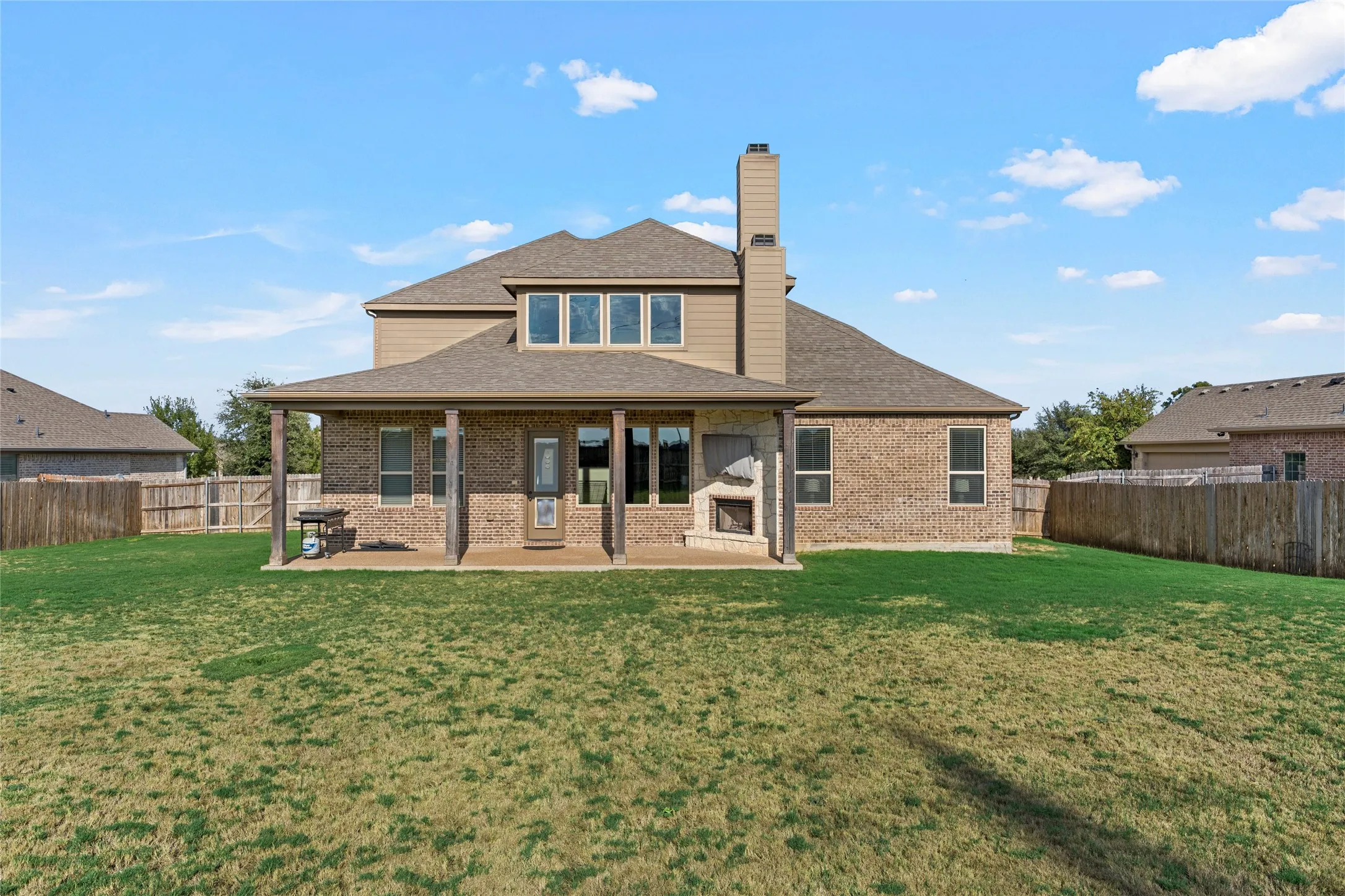 Single Family Residence For Sale in Mc Lennan County , 2109 Therese, Waco, Texas 76712, 5 Bedroom, 3 Bathroom, 2 Garage spaces, 2,889 Sqft, built in 2016, mls#21393744, Real Estate Agent in Waco, Homes For Sale in Mc Lennan county, Homes For Sale in Waco, Realtor in Waco Texas, Real Estate Brokerage Independent Realty Texas, Luminita Cordes Realtor