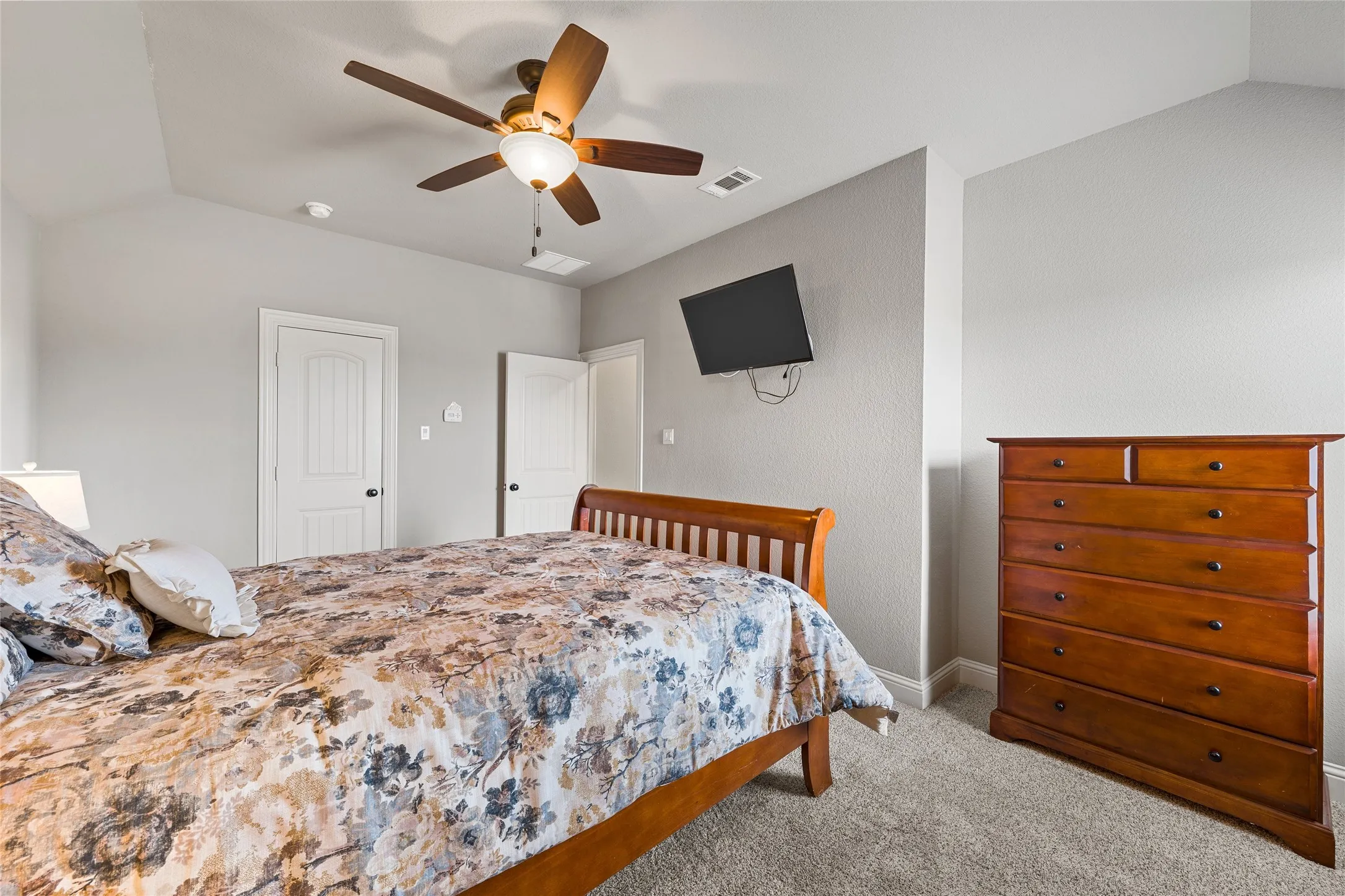 Single Family Residence For Sale in Mc Lennan County , 2109 Therese, Waco, Texas 76712, 5 Bedroom, 3 Bathroom, 2 Garage spaces, 2,889 Sqft, built in 2016, mls#21393744, Real Estate Agent in Waco, Homes For Sale in Mc Lennan county, Homes For Sale in Waco, Realtor in Waco Texas, Real Estate Brokerage Independent Realty Texas, Luminita Cordes Realtor