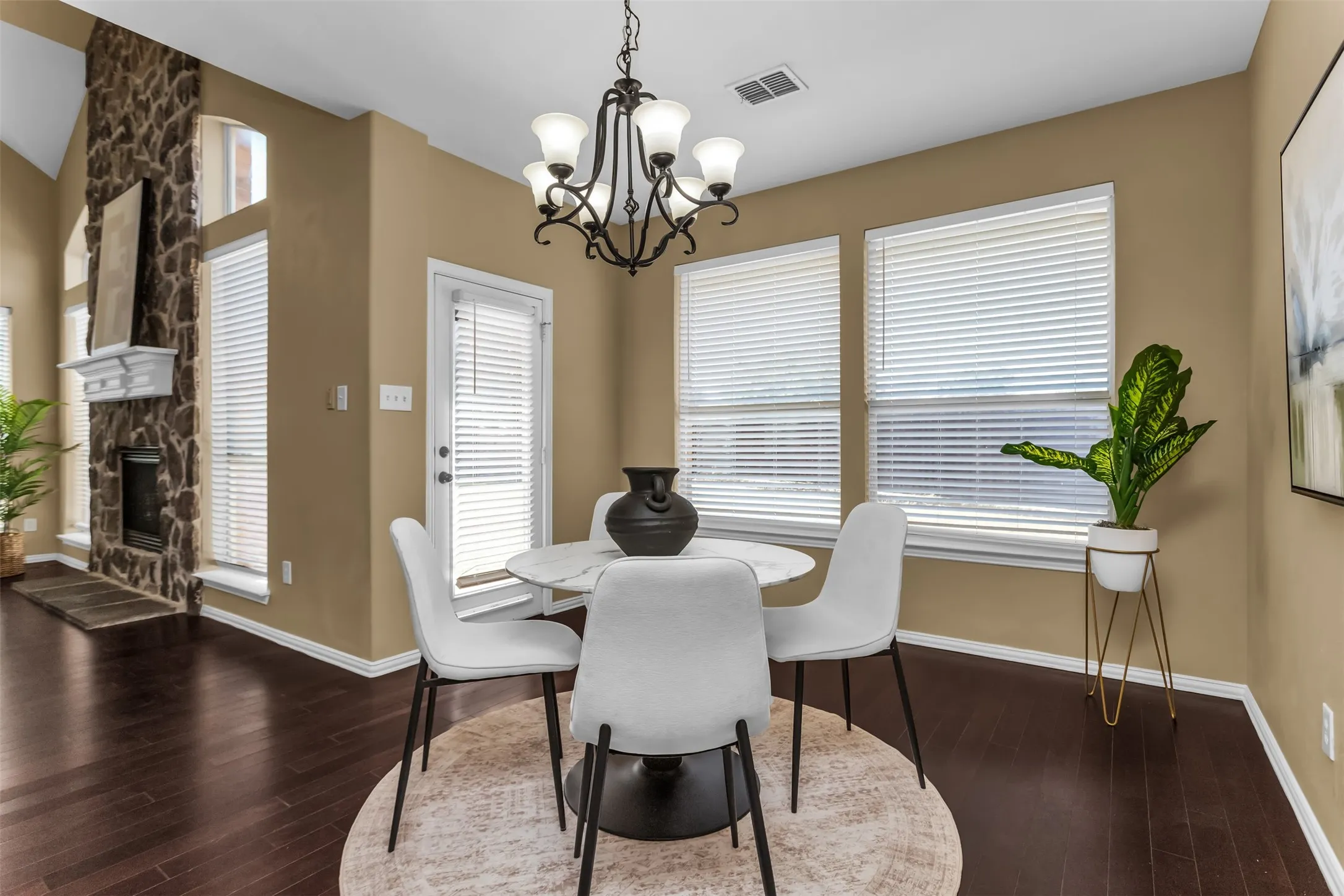 Single Family Residence For Rent in Collin County , 11701 Lampwick Lane, Frisco, Texas 75035, 4 Bedroom, 4 Bathroom, 2 Garage spaces, 3,980 Sqft, built in 2005, mls#21392082, Real Estate Agent in Frisco, Homes For Rent in Collin county, Homes For Rent in Frisco, Realtor in Frisco Texas, Real Estate Brokerage Independent Realty Texas, Luminita Cordes Realtor
