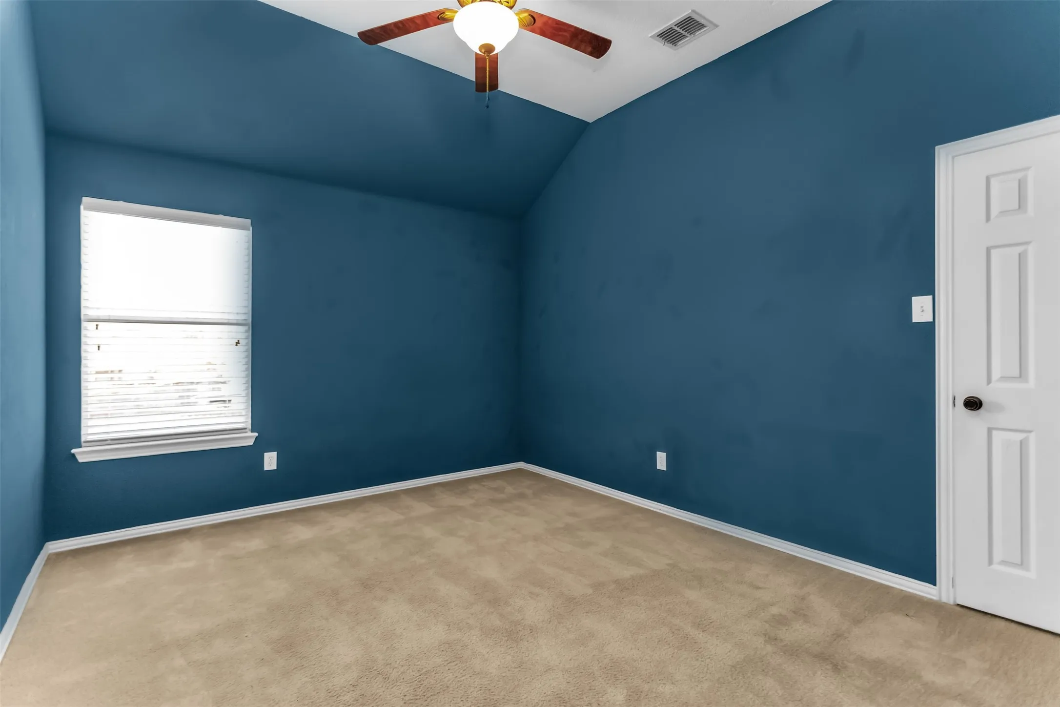 Single Family Residence For Rent in Collin County , 11701 Lampwick Lane, Frisco, Texas 75035, 4 Bedroom, 4 Bathroom, 2 Garage spaces, 3,980 Sqft, built in 2005, mls#21392082, Real Estate Agent in Frisco, Homes For Rent in Collin county, Homes For Rent in Frisco, Realtor in Frisco Texas, Real Estate Brokerage Independent Realty Texas, Luminita Cordes Realtor