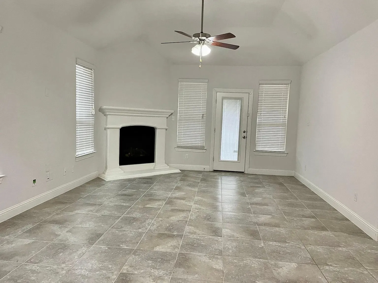 Single Family Residence For Rent in Collin County , 10705 Galveston Place, Mc Kinney, Texas 75071, 3 Bedroom, 2 Bathroom, 2 Garage spaces, 2,057 Sqft, built in 2018, mls#21392795, Real Estate Agent in Mc Kinney, Homes For Rent in Collin county, Homes For Rent in Mc Kinney, Realtor in Mc Kinney Texas, Real Estate Brokerage Independent Realty Texas, Luminita Cordes Realtor