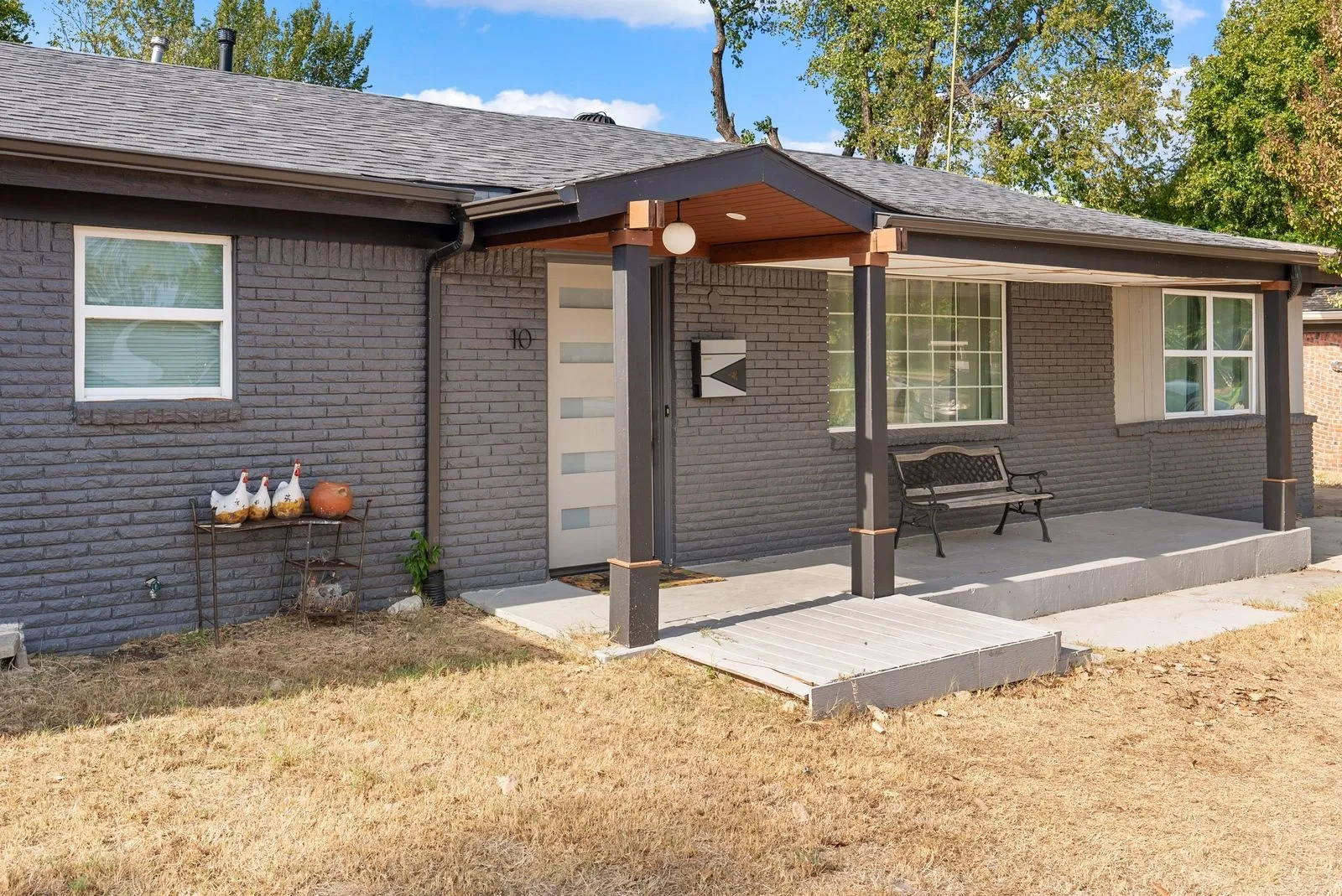 Single Family Residence For Sale in Tarrant County , 10 Beverly Court, Bedford, Texas 76022, 4 Bedroom, 3 Bathroom, Garage spaces, 2,658 Sqft, built in 1958, mls#21393989, Real Estate Agent in Bedford, Homes For Sale in Tarrant county, Homes For Sale in Bedford, Realtor in Bedford Texas, Real Estate Brokerage Independent Realty Texas, Luminita Cordes Realtor