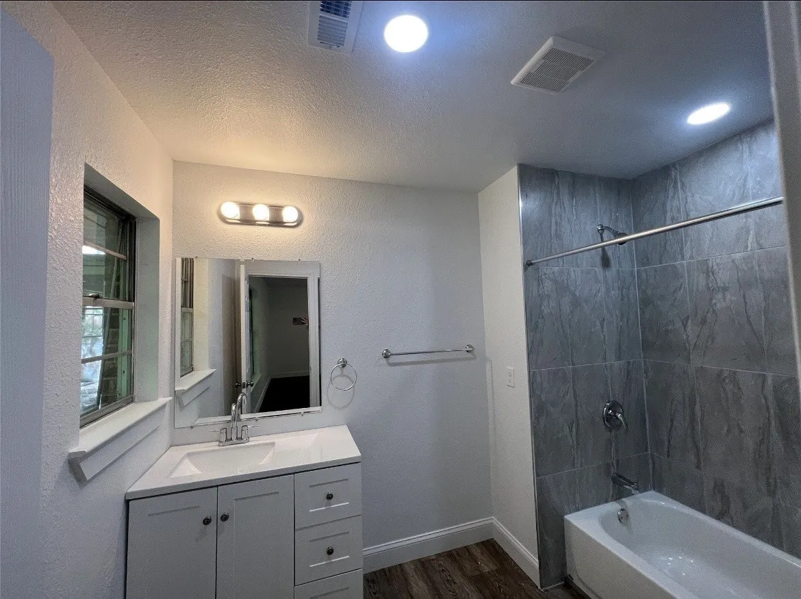 Single Family Residence For Rent in Grayson County , 7012 State Highway 56, Sherman, Texas 75090, 3 Bedroom, 2 Bathroom, 2 Garage spaces, 1,753 Sqft, built in 1960, mls#21393984, Real Estate Agent in Sherman, Homes For Rent in Grayson county, Homes For Rent in Sherman, Realtor in Sherman Texas, Real Estate Brokerage Independent Realty Texas, Luminita Cordes Realtor