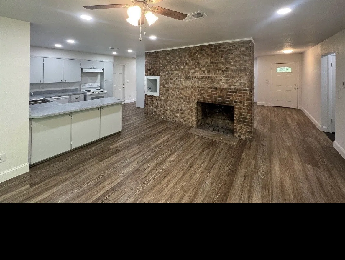 Single Family Residence For Rent in Grayson County , 7012 State Highway 56, Sherman, Texas 75090, 3 Bedroom, 2 Bathroom, 2 Garage spaces, 1,753 Sqft, built in 1960, mls#21393984, Real Estate Agent in Sherman, Homes For Rent in Grayson county, Homes For Rent in Sherman, Realtor in Sherman Texas, Real Estate Brokerage Independent Realty Texas, Luminita Cordes Realtor