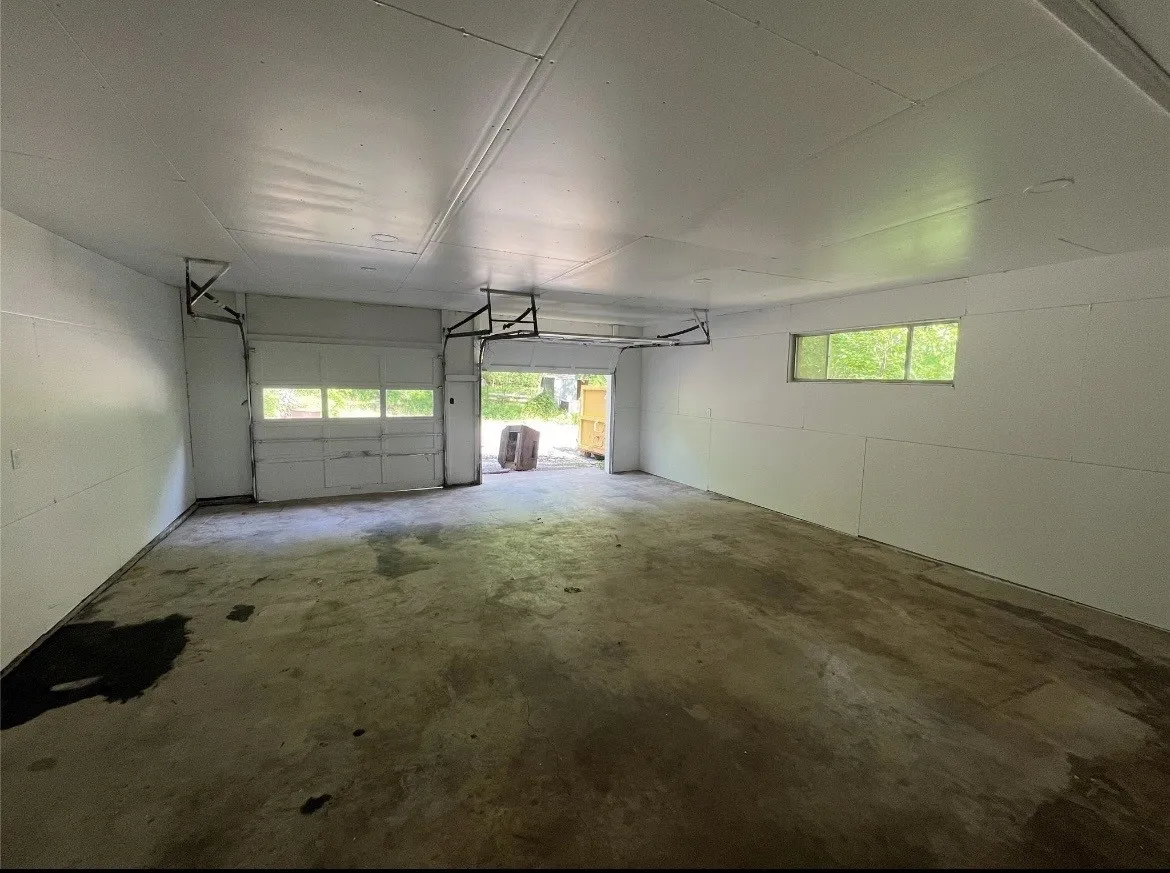 Single Family Residence For Rent in Grayson County , 7012 State Highway 56, Sherman, Texas 75090, 3 Bedroom, 2 Bathroom, 2 Garage spaces, 1,753 Sqft, built in 1960, mls#21393984, Real Estate Agent in Sherman, Homes For Rent in Grayson county, Homes For Rent in Sherman, Realtor in Sherman Texas, Real Estate Brokerage Independent Realty Texas, Luminita Cordes Realtor