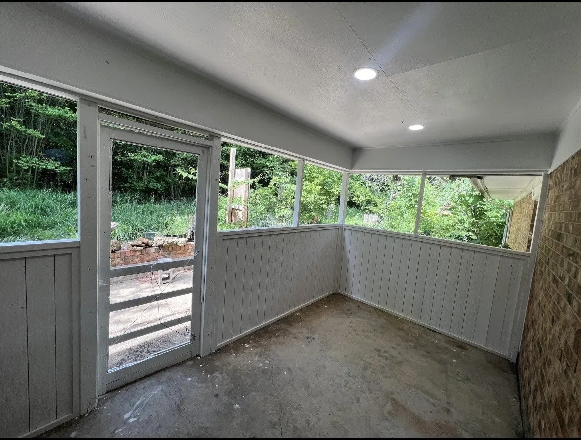 Single Family Residence For Rent in Grayson County , 7012 State Highway 56, Sherman, Texas 75090, 3 Bedroom, 2 Bathroom, 2 Garage spaces, 1,753 Sqft, built in 1960, mls#21393984, Real Estate Agent in Sherman, Homes For Rent in Grayson county, Homes For Rent in Sherman, Realtor in Sherman Texas, Real Estate Brokerage Independent Realty Texas, Luminita Cordes Realtor