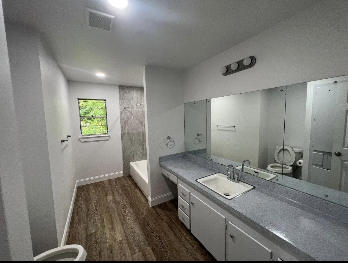 Single Family Residence For Rent in Grayson County , 7012 State Highway 56, Sherman, Texas 75090, 3 Bedroom, 2 Bathroom, 2 Garage spaces, 1,753 Sqft, built in 1960, mls#21393984, Real Estate Agent in Sherman, Homes For Rent in Grayson county, Homes For Rent in Sherman, Realtor in Sherman Texas, Real Estate Brokerage Independent Realty Texas, Luminita Cordes Realtor