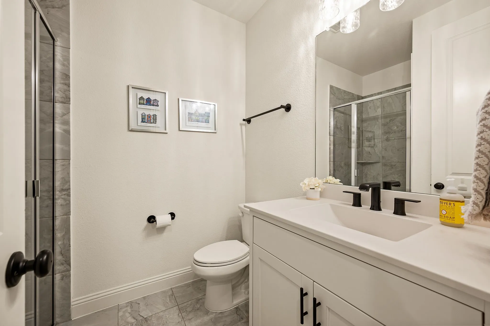 Full bath on 1st floor across from guest bedroom.