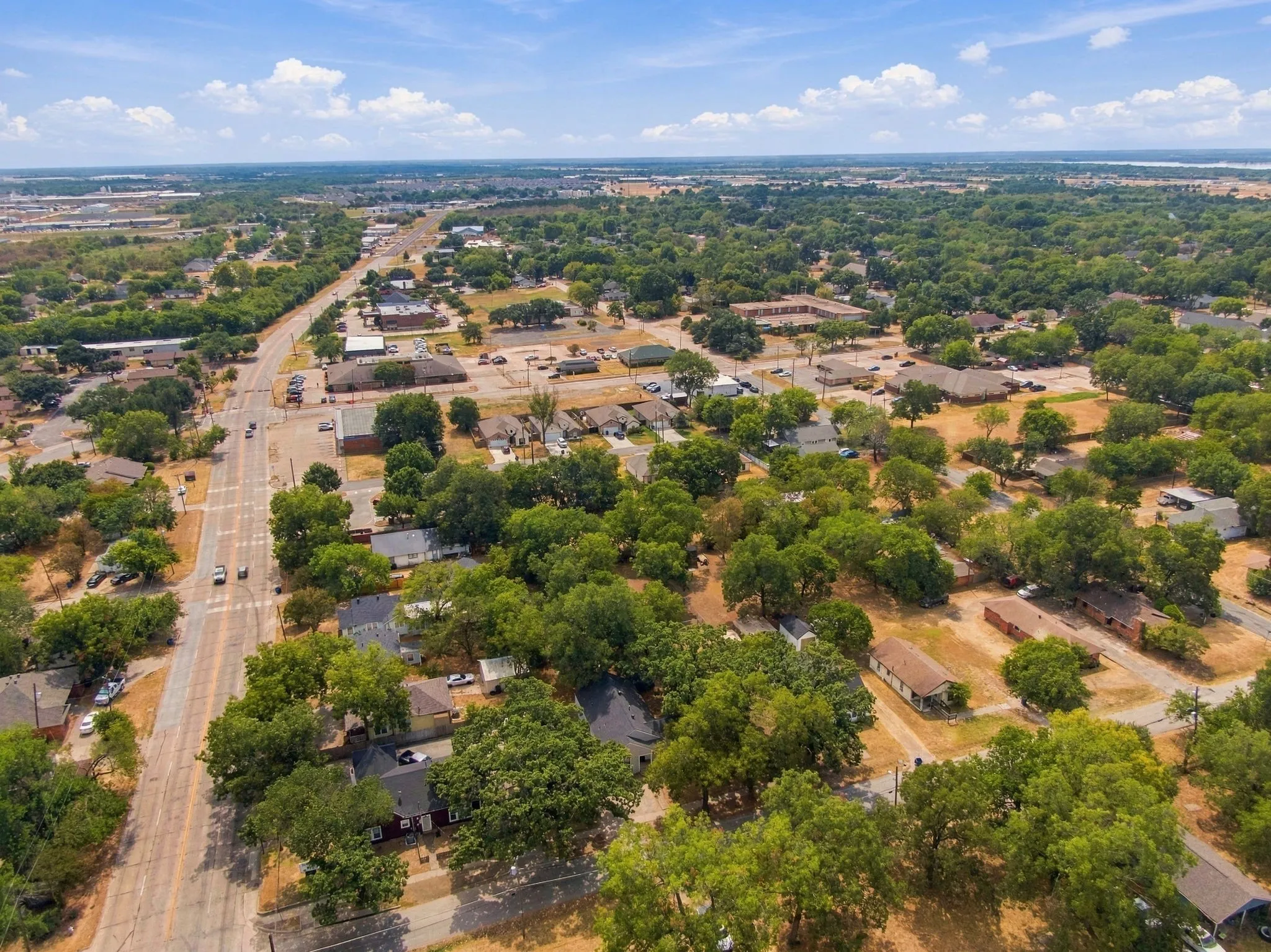 Single Family Residence For Sale in Ellis County , 703 W Milam Street, Ennis, Texas 75119, 3 Bedroom, 2 Bathroom, Garage spaces, 1,557 Sqft, built in 1928, mls#21388224, Real Estate Agent in Ennis, Homes For Sale in Ellis county, Homes For Sale in Ennis, Realtor in Ennis Texas, Real Estate Brokerage Independent Realty Texas, Luminita Cordes Realtor