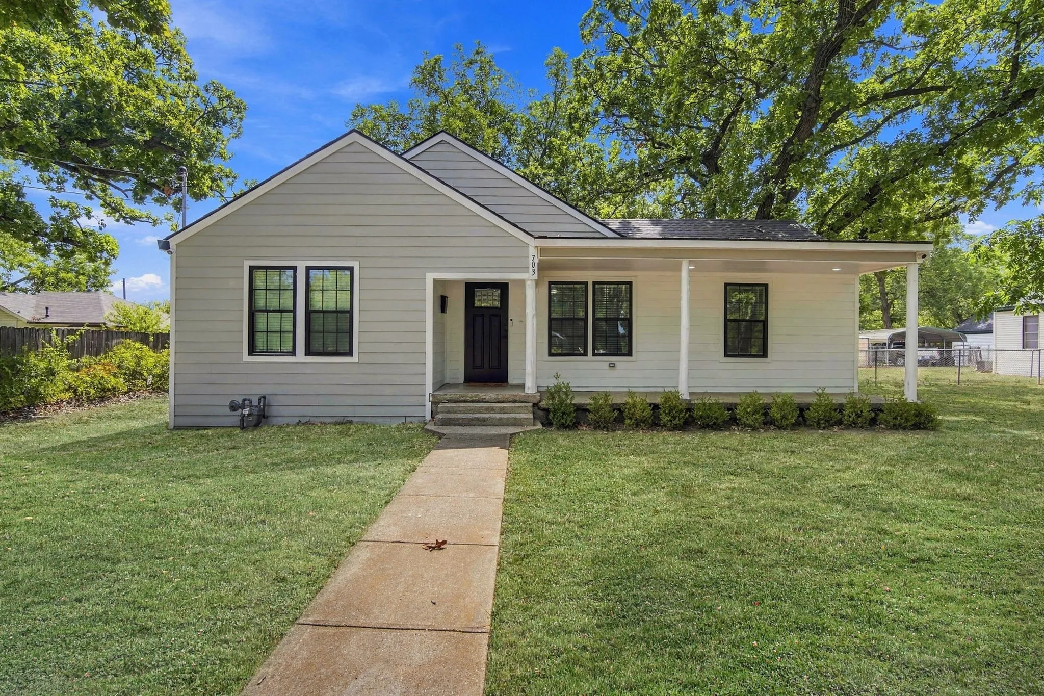 Single Family Residence For Sale in Ellis County , 703 W Milam Street, Ennis, Texas 75119, 3 Bedroom, 2 Bathroom, Garage spaces, 1,557 Sqft, built in 1928, mls#21388224, Real Estate Agent in Ennis, Homes For Sale in Ellis county, Homes For Sale in Ennis, Realtor in Ennis Texas, Real Estate Brokerage Independent Realty Texas, Luminita Cordes Realtor