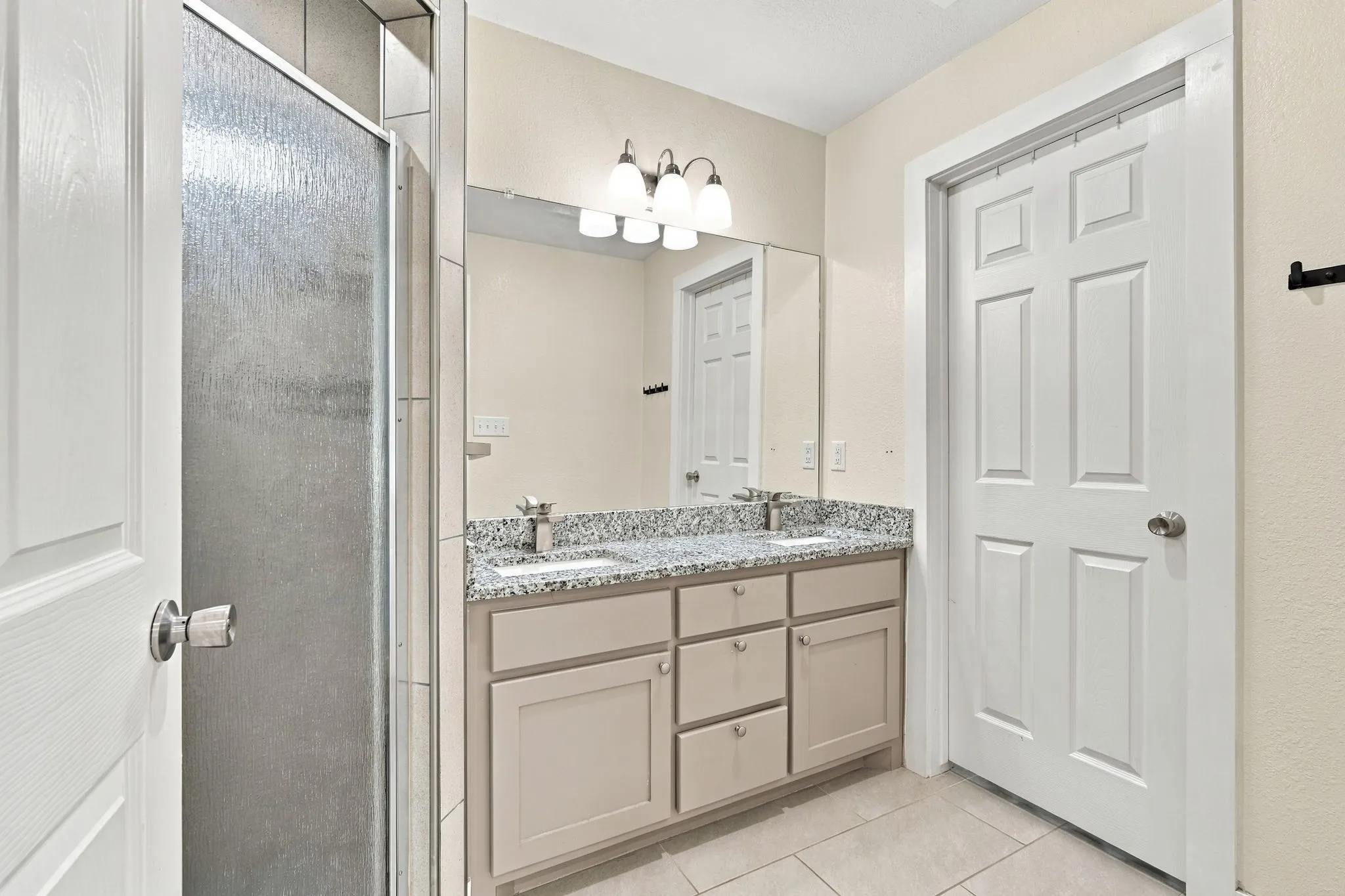 Single Family Residence For Sale in Ellis County , 703 W Milam Street, Ennis, Texas 75119, 3 Bedroom, 2 Bathroom, Garage spaces, 1,557 Sqft, built in 1928, mls#21388224, Real Estate Agent in Ennis, Homes For Sale in Ellis county, Homes For Sale in Ennis, Realtor in Ennis Texas, Real Estate Brokerage Independent Realty Texas, Luminita Cordes Realtor