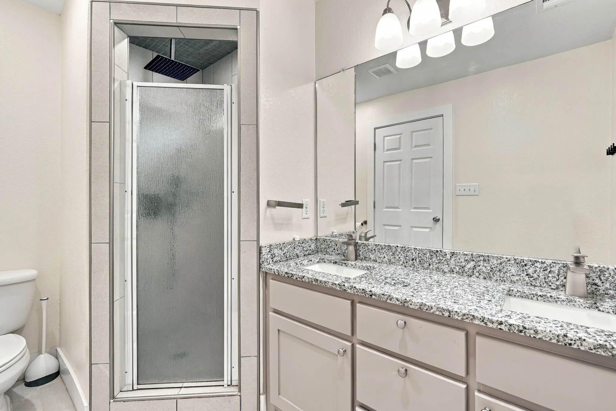 Single Family Residence For Sale in Ellis County , 703 W Milam Street, Ennis, Texas 75119, 3 Bedroom, 2 Bathroom, Garage spaces, 1,557 Sqft, built in 1928, mls#21388224, Real Estate Agent in Ennis, Homes For Sale in Ellis county, Homes For Sale in Ennis, Realtor in Ennis Texas, Real Estate Brokerage Independent Realty Texas, Luminita Cordes Realtor