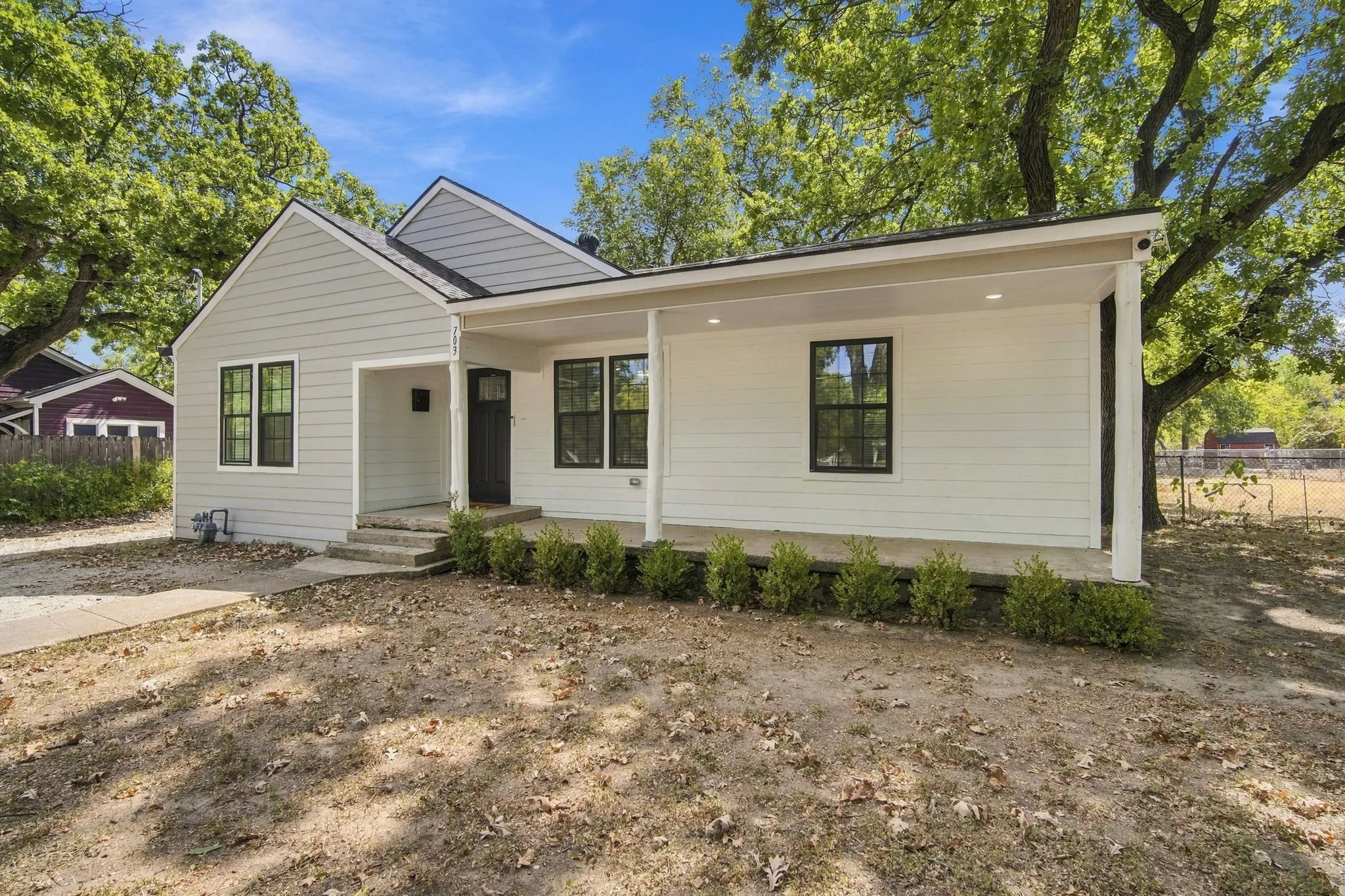 Single Family Residence For Sale in Ellis County , 703 W Milam Street, Ennis, Texas 75119, 3 Bedroom, 2 Bathroom, Garage spaces, 1,557 Sqft, built in 1928, mls#21388224, Real Estate Agent in Ennis, Homes For Sale in Ellis county, Homes For Sale in Ennis, Realtor in Ennis Texas, Real Estate Brokerage Independent Realty Texas, Luminita Cordes Realtor