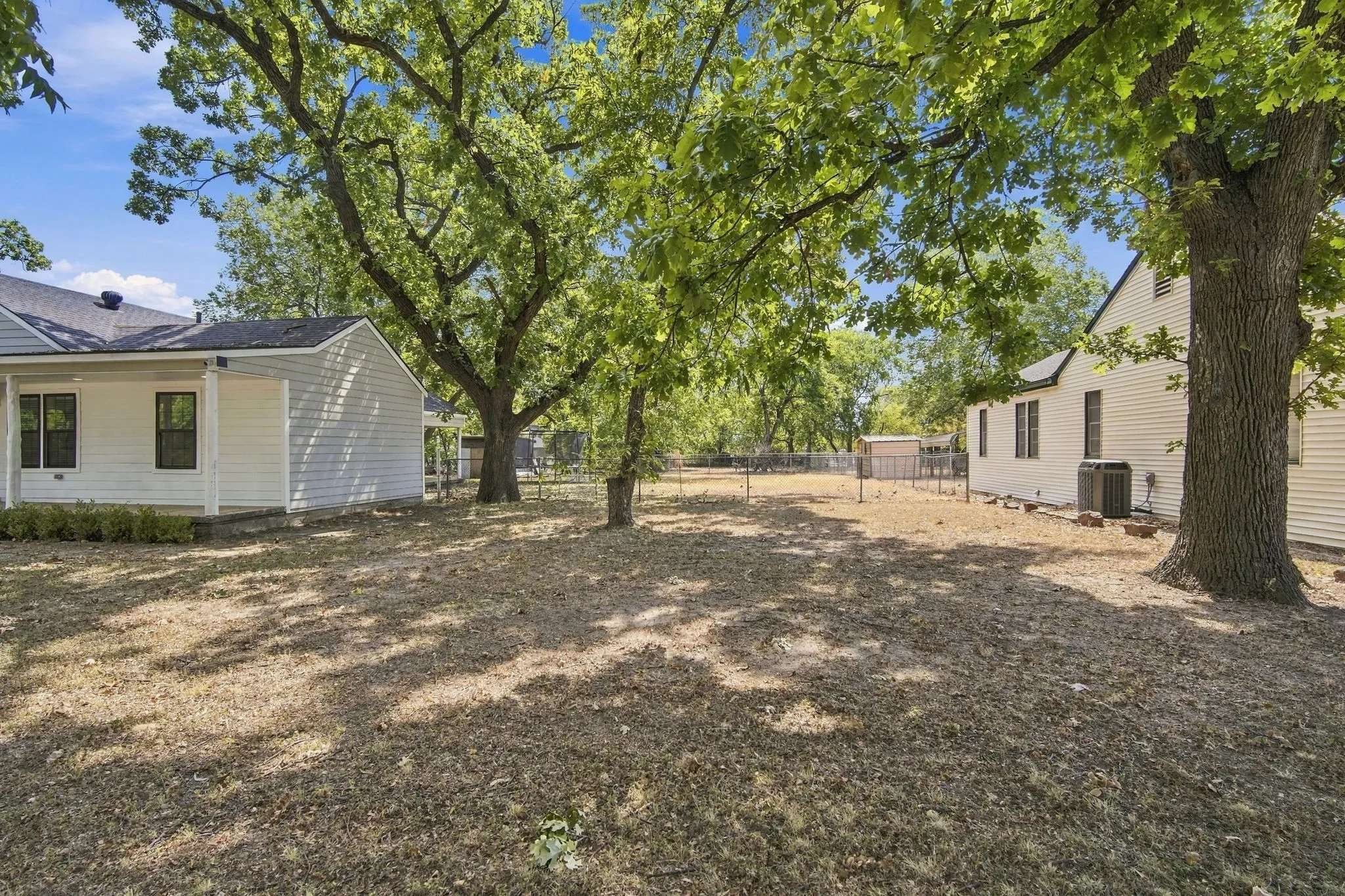 Single Family Residence For Sale in Ellis County , 703 W Milam Street, Ennis, Texas 75119, 3 Bedroom, 2 Bathroom, Garage spaces, 1,557 Sqft, built in 1928, mls#21388224, Real Estate Agent in Ennis, Homes For Sale in Ellis county, Homes For Sale in Ennis, Realtor in Ennis Texas, Real Estate Brokerage Independent Realty Texas, Luminita Cordes Realtor