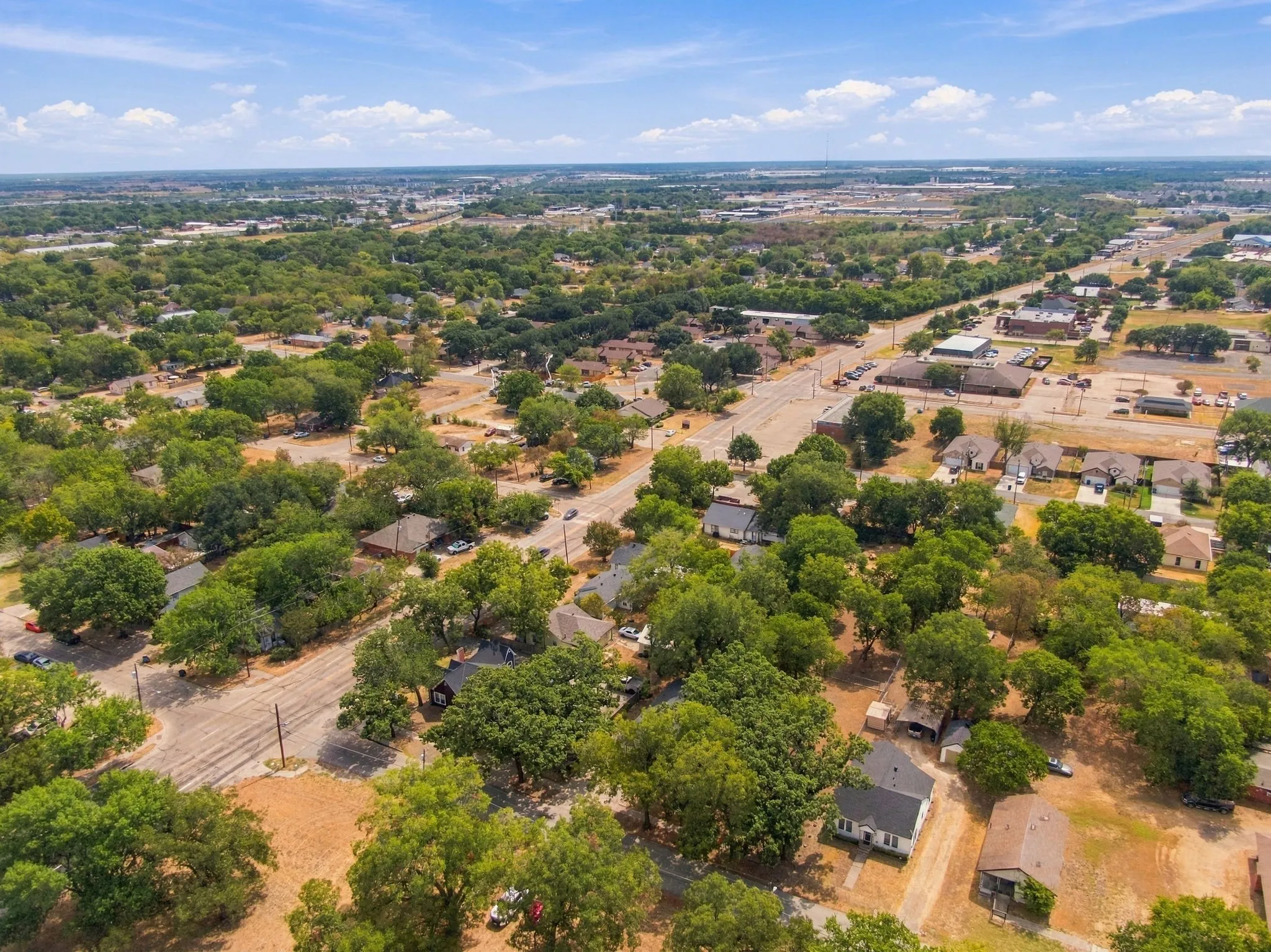 Single Family Residence For Sale in Ellis County , 703 W Milam Street, Ennis, Texas 75119, 3 Bedroom, 2 Bathroom, Garage spaces, 1,557 Sqft, built in 1928, mls#21388224, Real Estate Agent in Ennis, Homes For Sale in Ellis county, Homes For Sale in Ennis, Realtor in Ennis Texas, Real Estate Brokerage Independent Realty Texas, Luminita Cordes Realtor