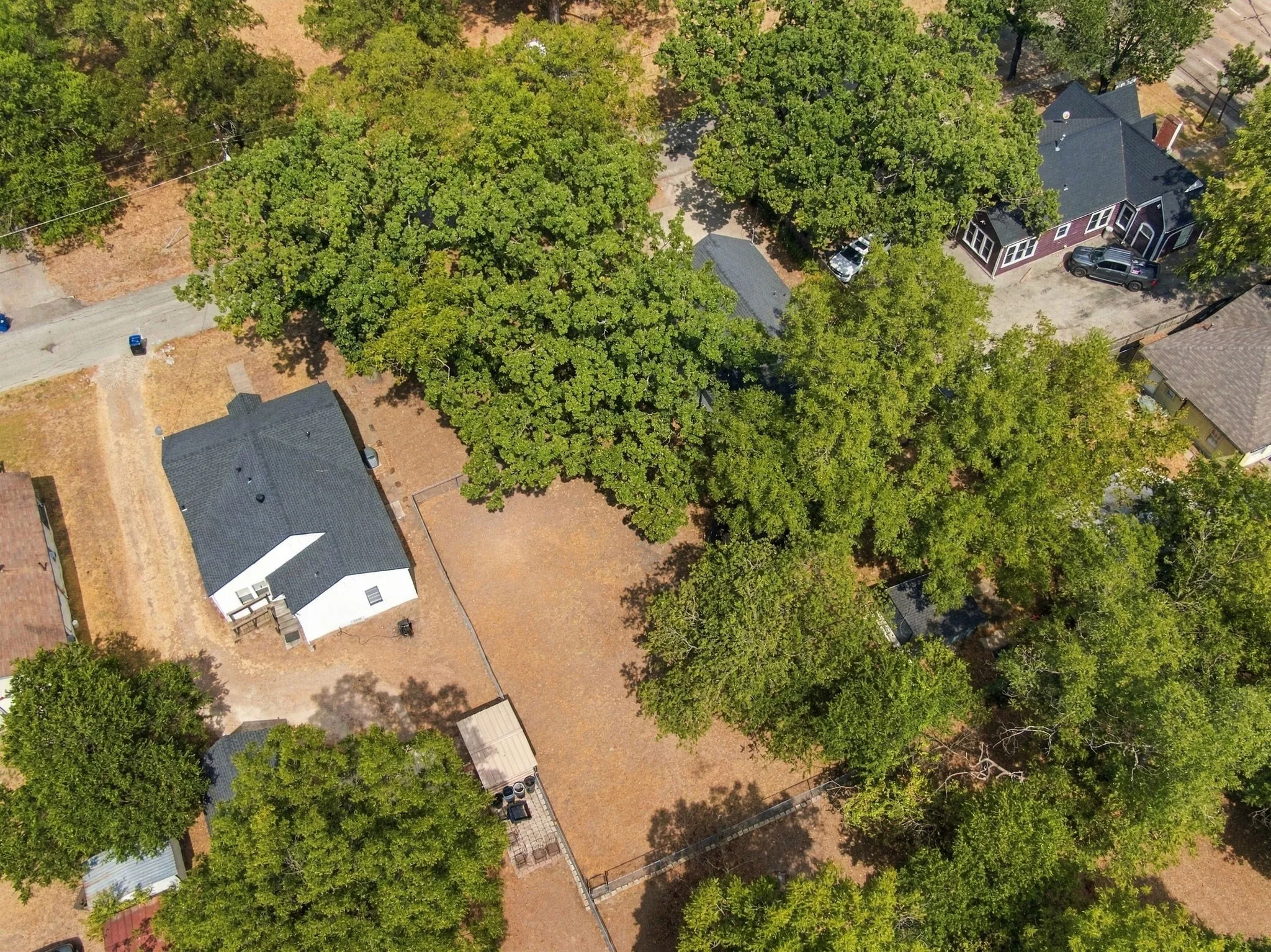 Single Family Residence For Sale in Ellis County , 703 W Milam Street, Ennis, Texas 75119, 3 Bedroom, 2 Bathroom, Garage spaces, 1,557 Sqft, built in 1928, mls#21388224, Real Estate Agent in Ennis, Homes For Sale in Ellis county, Homes For Sale in Ennis, Realtor in Ennis Texas, Real Estate Brokerage Independent Realty Texas, Luminita Cordes Realtor
